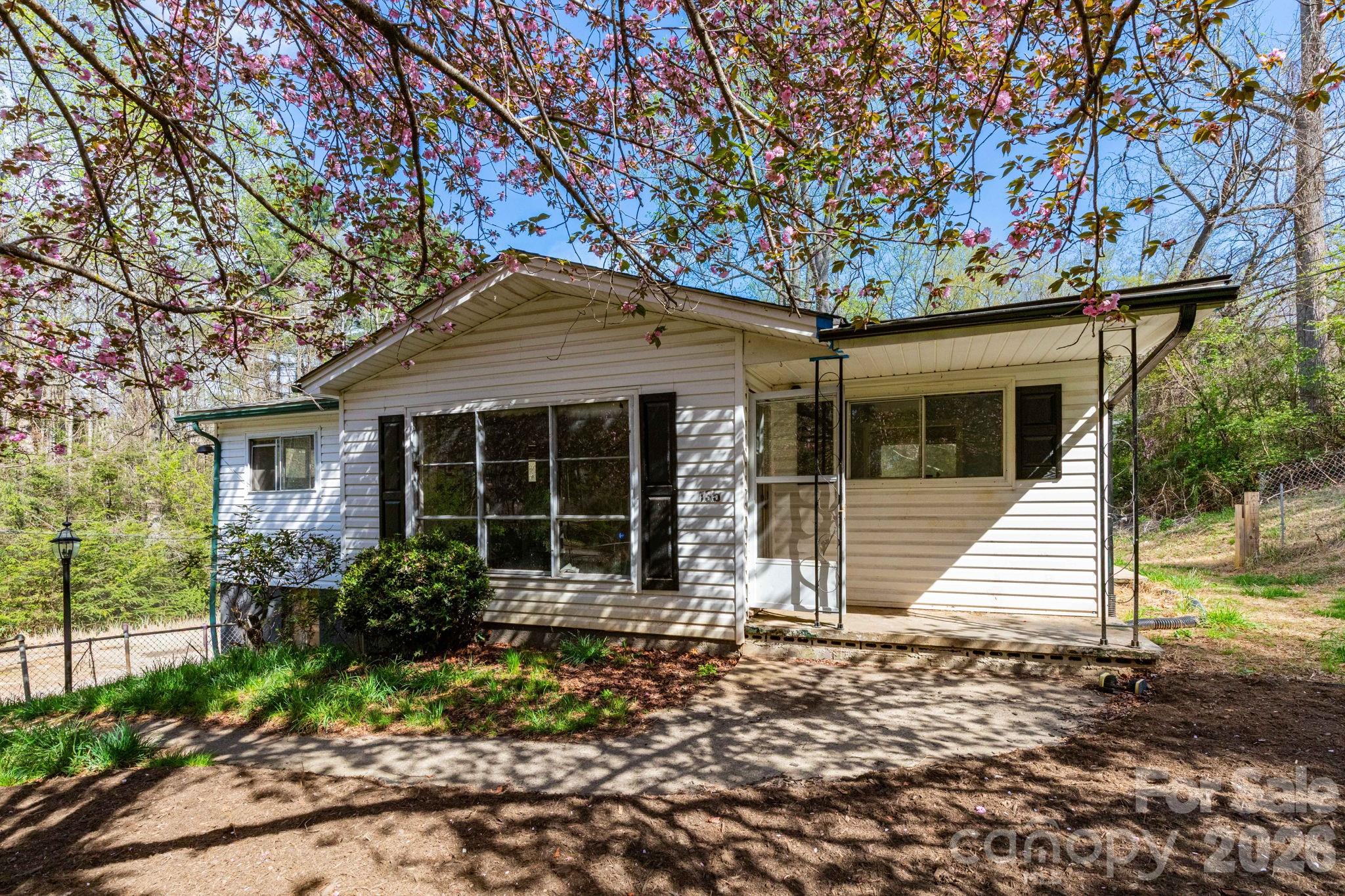 135 Sardis Drive Property Photo 1
