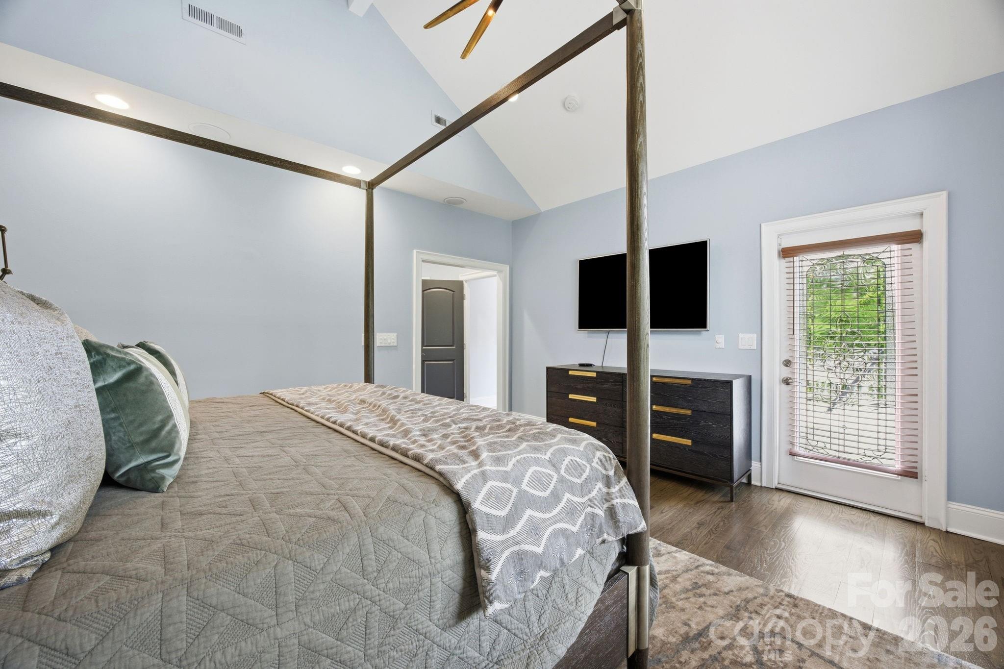 3220 Commonwealth Avenue Property Photo 18