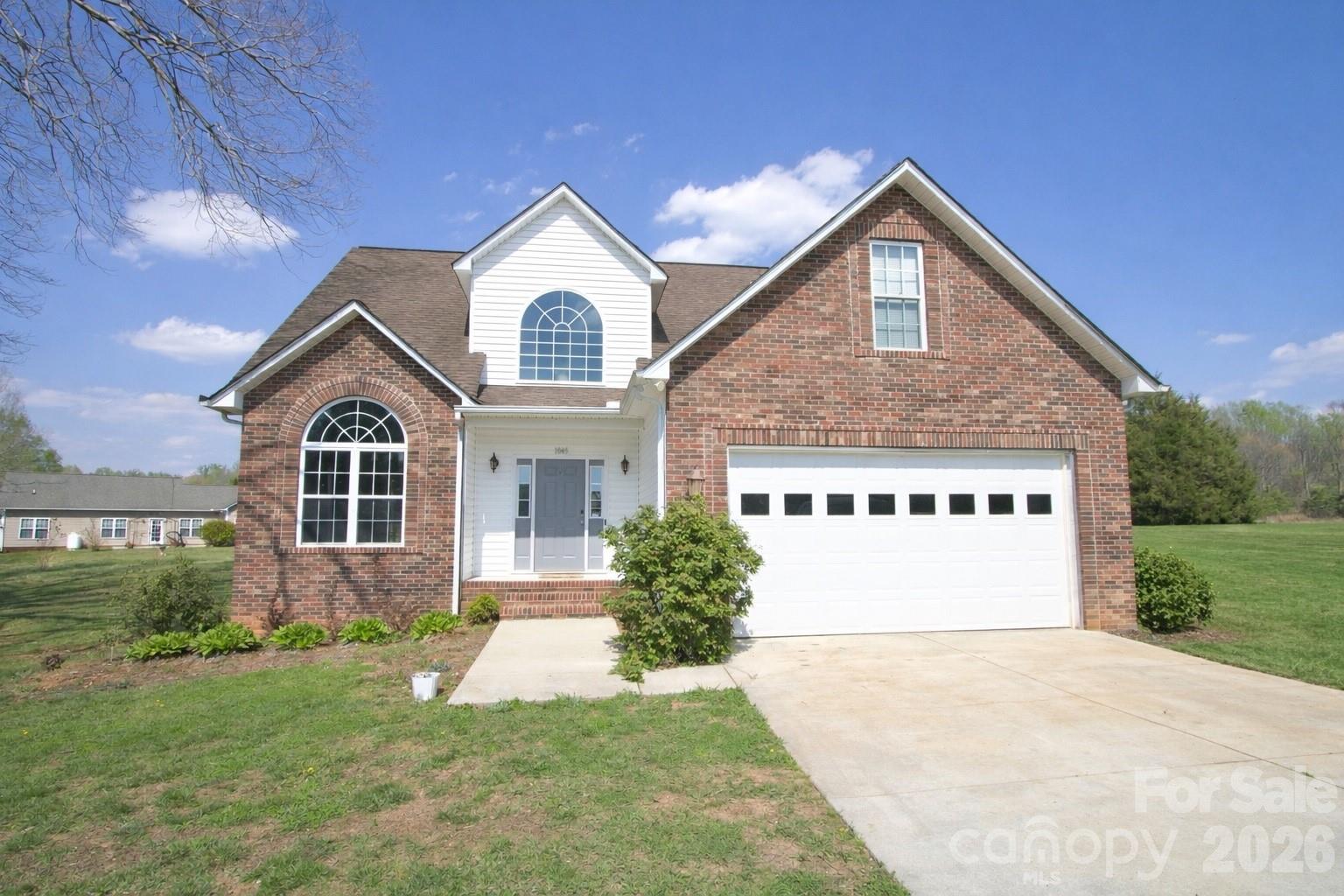 1045 Saxton Circle Property Photo 1