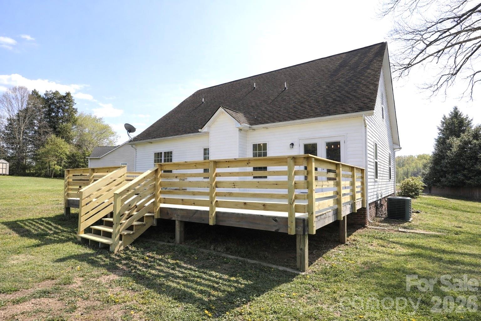 1045 Saxton Circle Property Photo 2