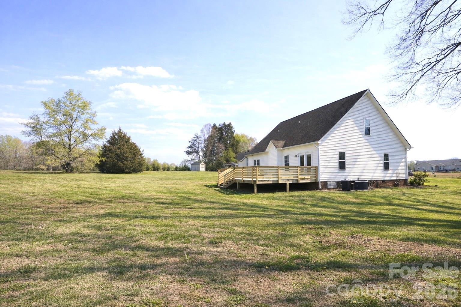 1045 Saxton Circle Property Photo 4