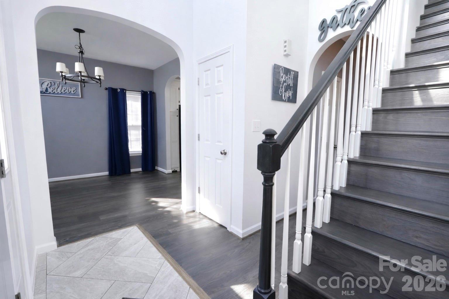 1045 Saxton Circle Property Photo 5