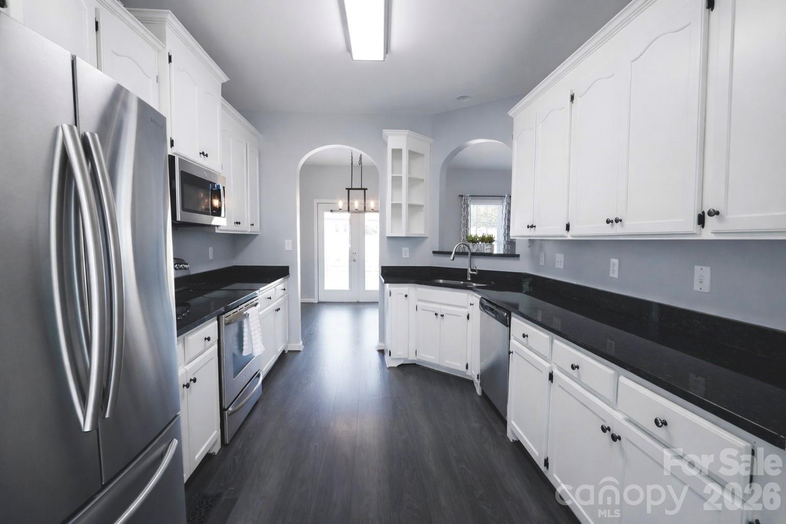 1045 Saxton Circle Property Photo 9
