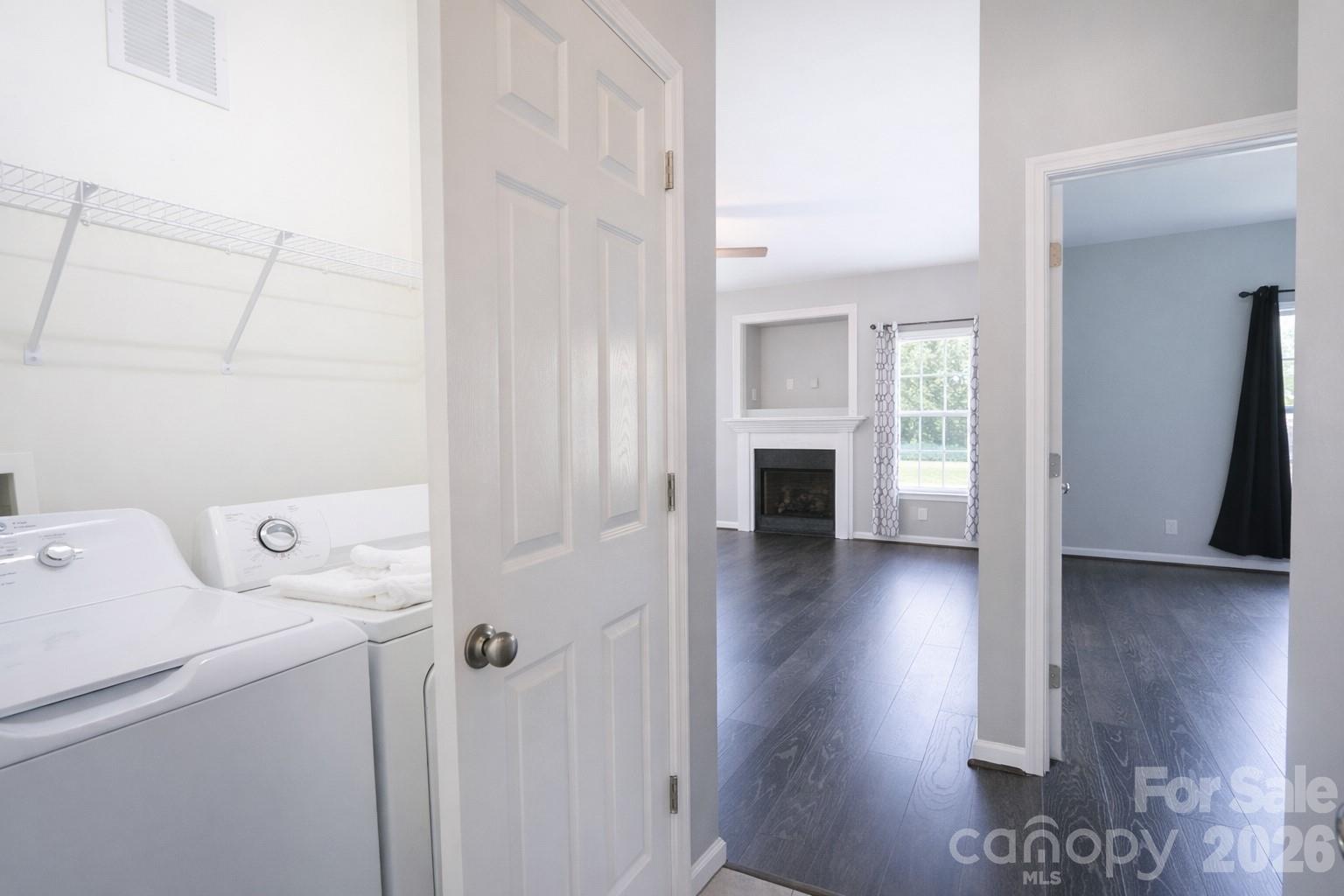 1045 Saxton Circle Property Photo 18