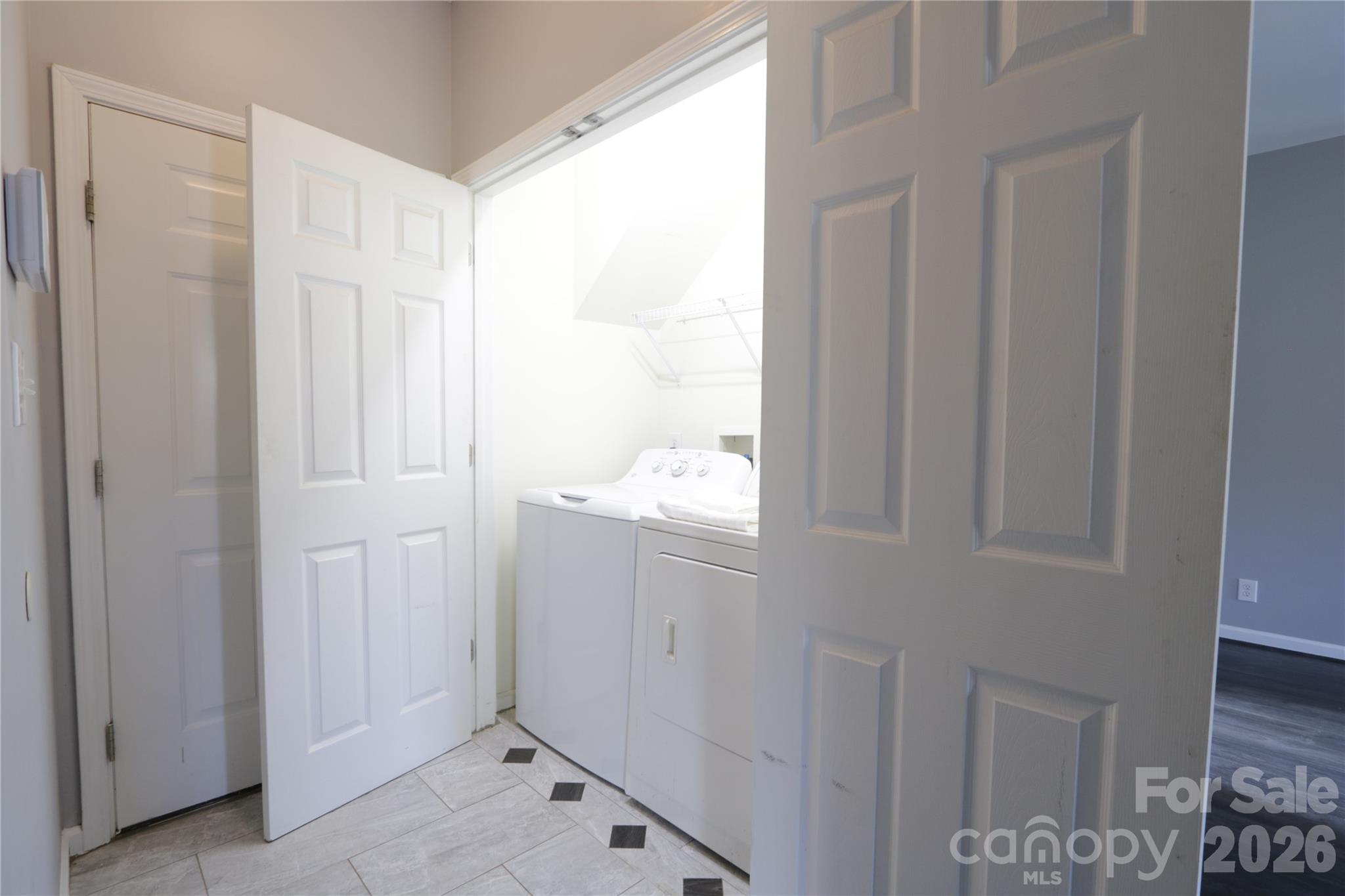 1045 Saxton Circle Property Photo 24
