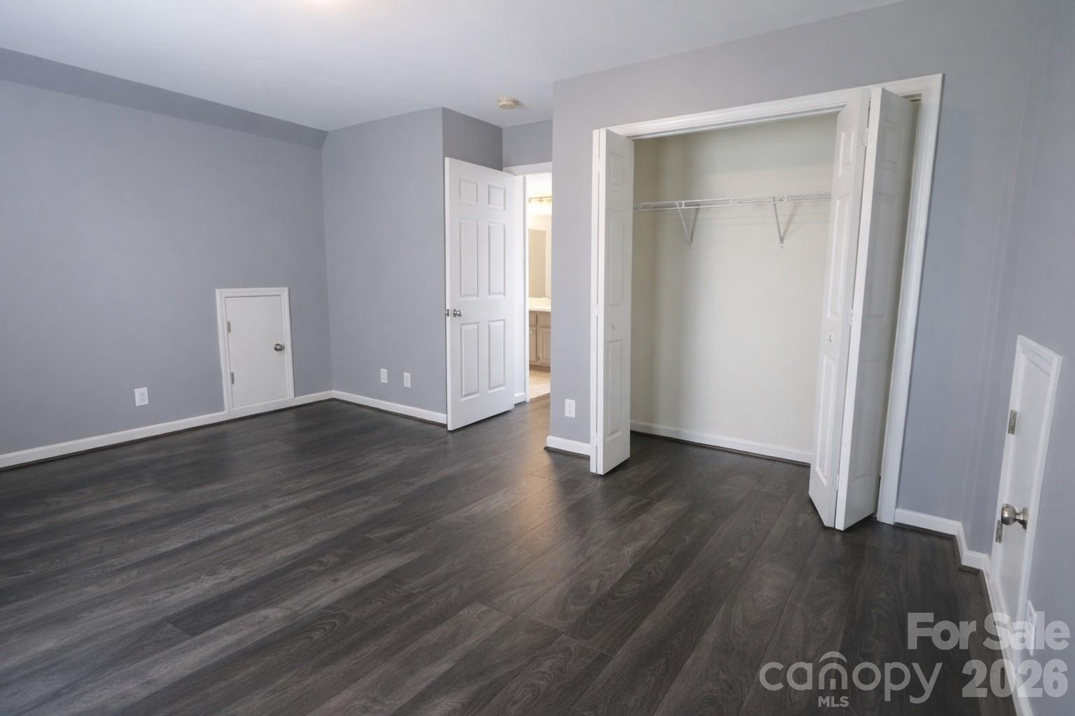 1045 Saxton Circle Property Photo 28