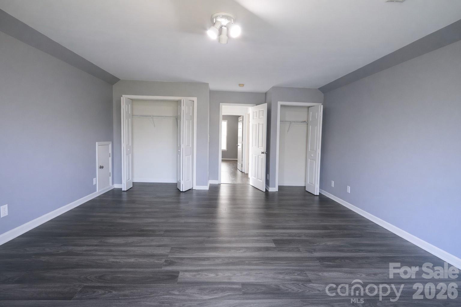 1045 Saxton Circle Property Photo 30