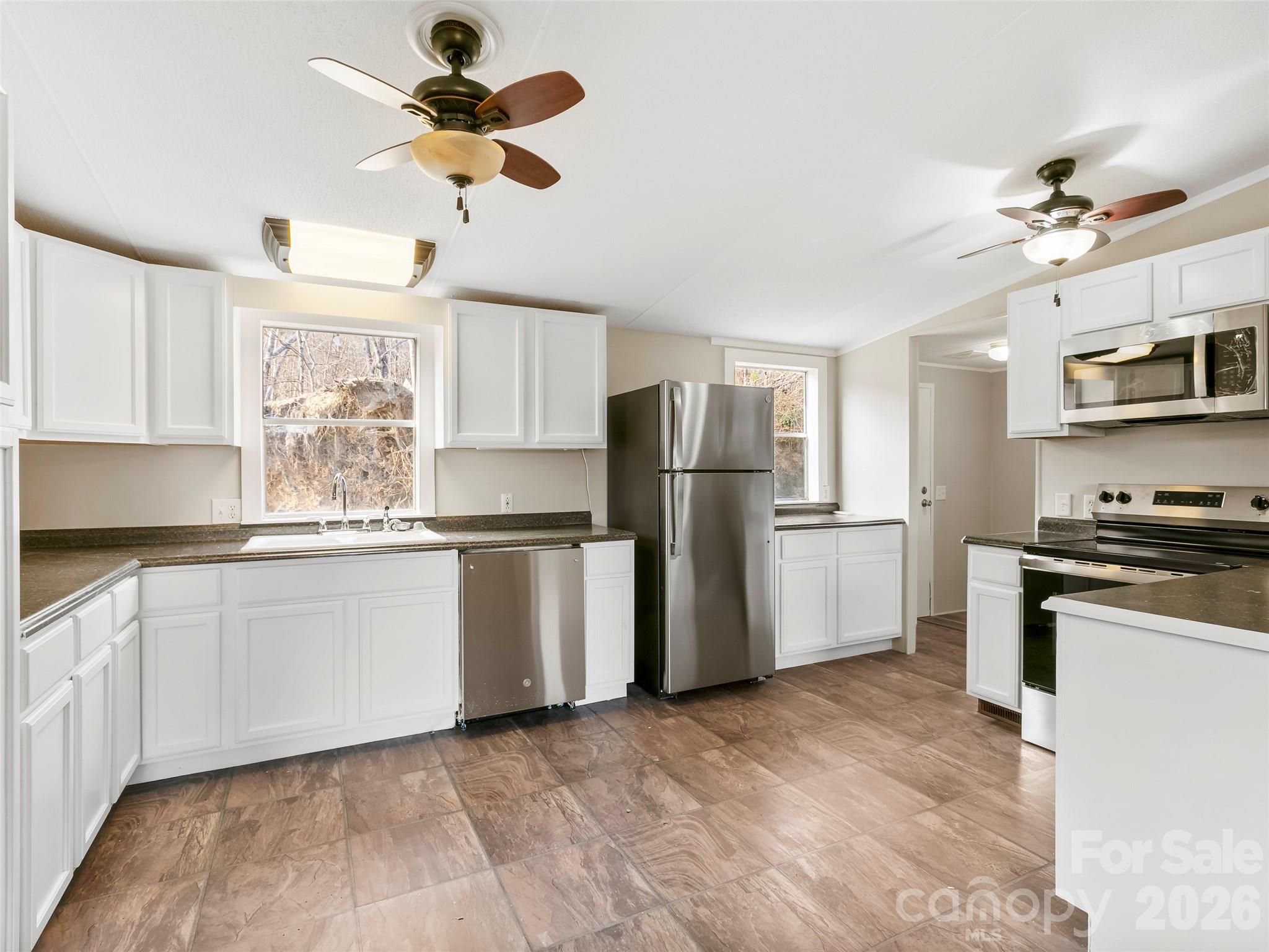 163 Connie Drive 27a Property Photo 5