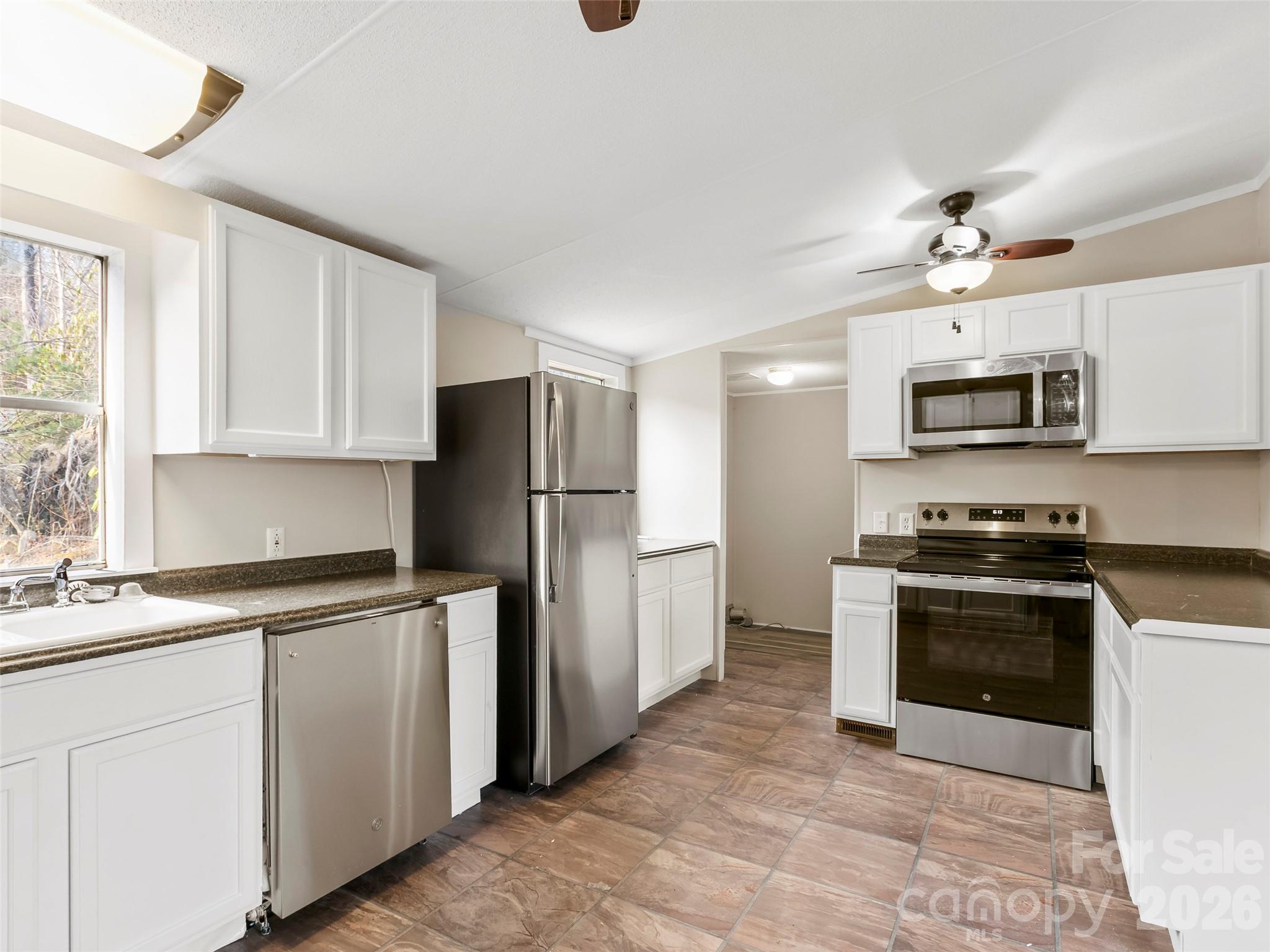 163 Connie Drive 27a Property Photo 6