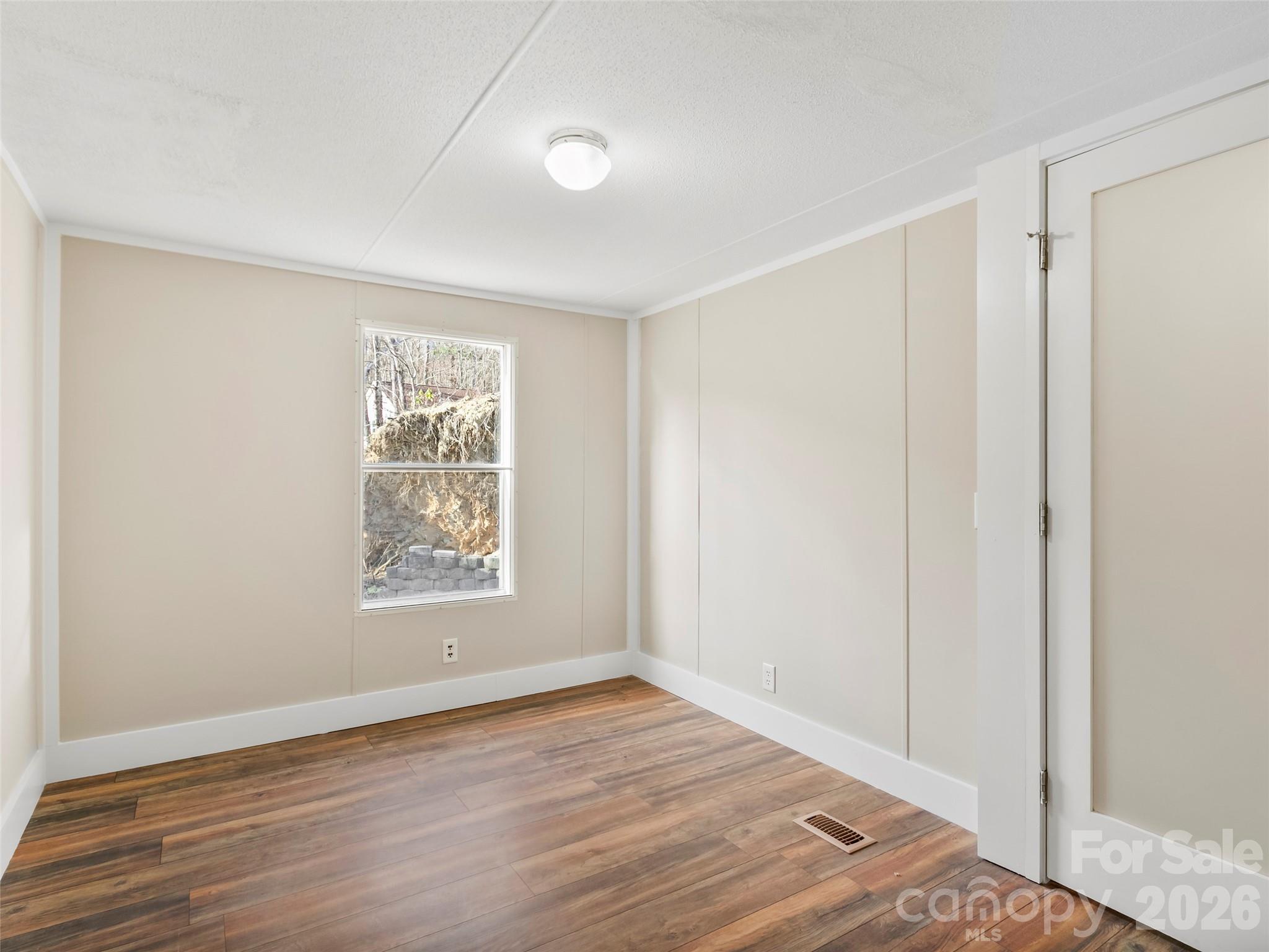 163 Connie Drive 27a Property Photo 14