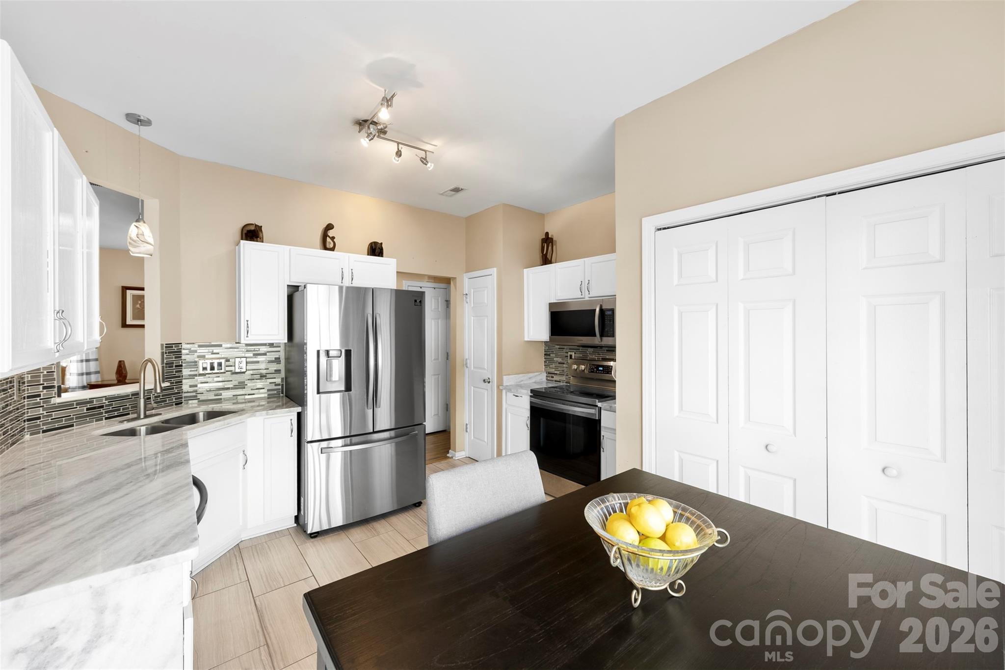 624 Cliffs Inn Circle Property Photo 10