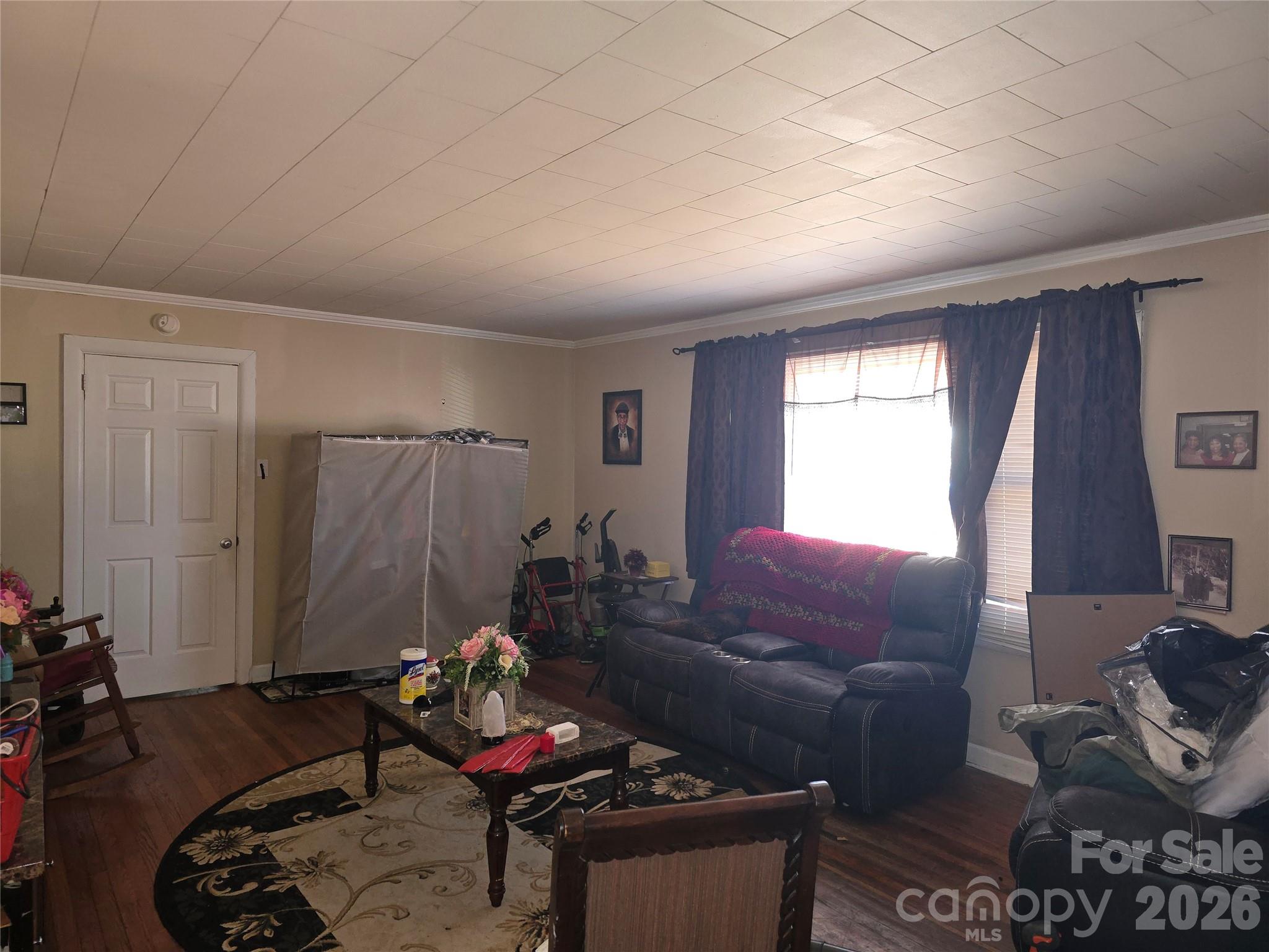 499 Raymond Street Property Photo 6