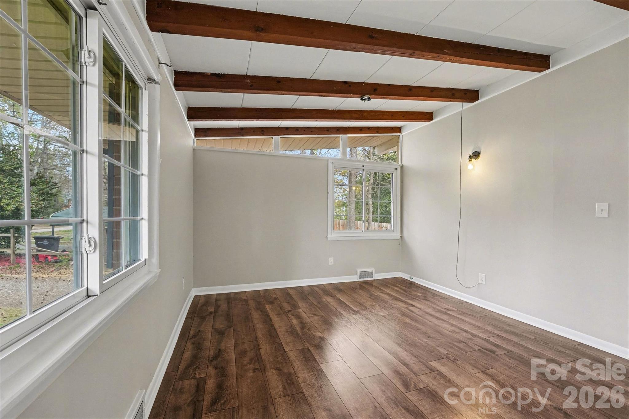 518 Annex Avenue Property Photo 2