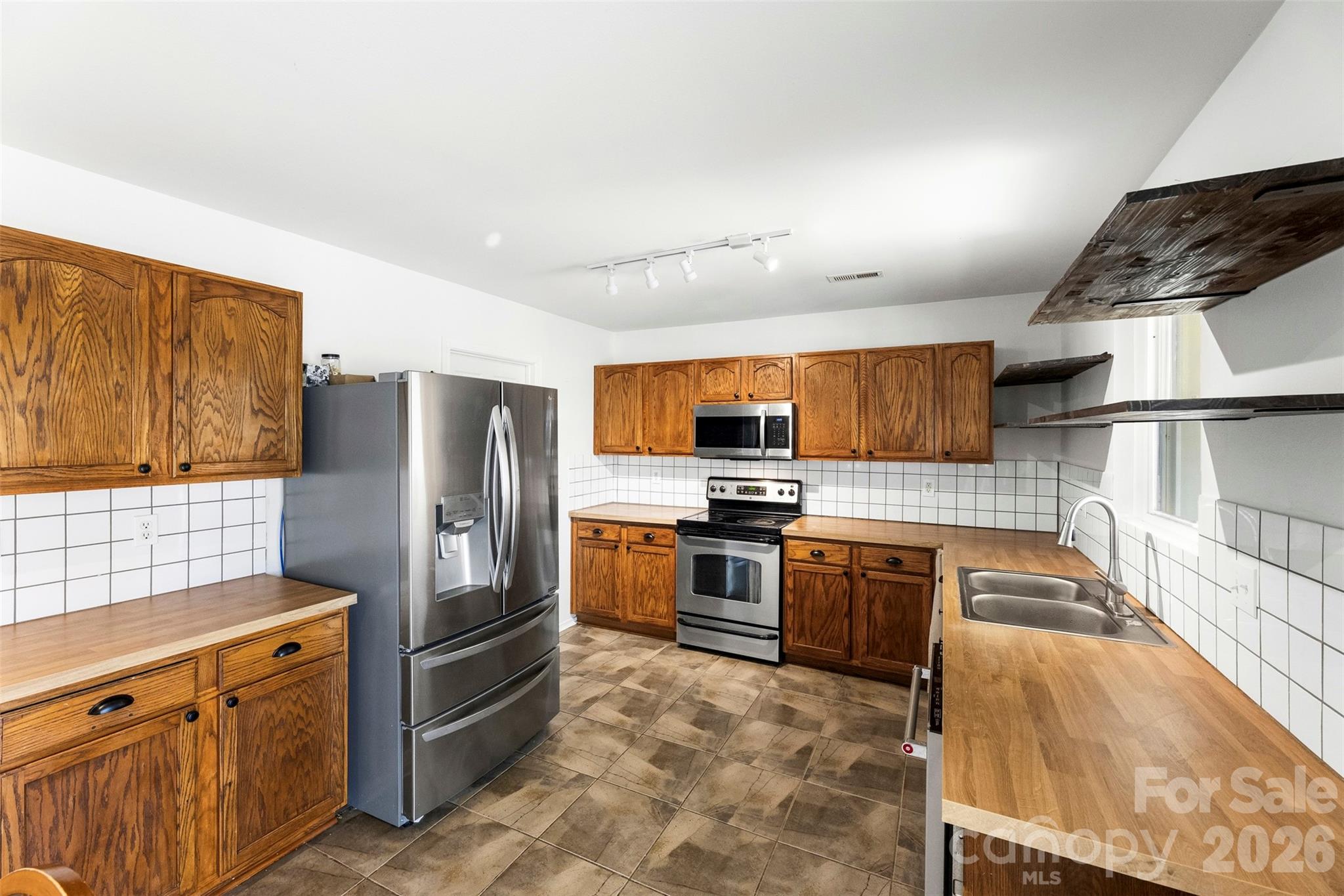 9610 Duxford Lane Property Photo 12