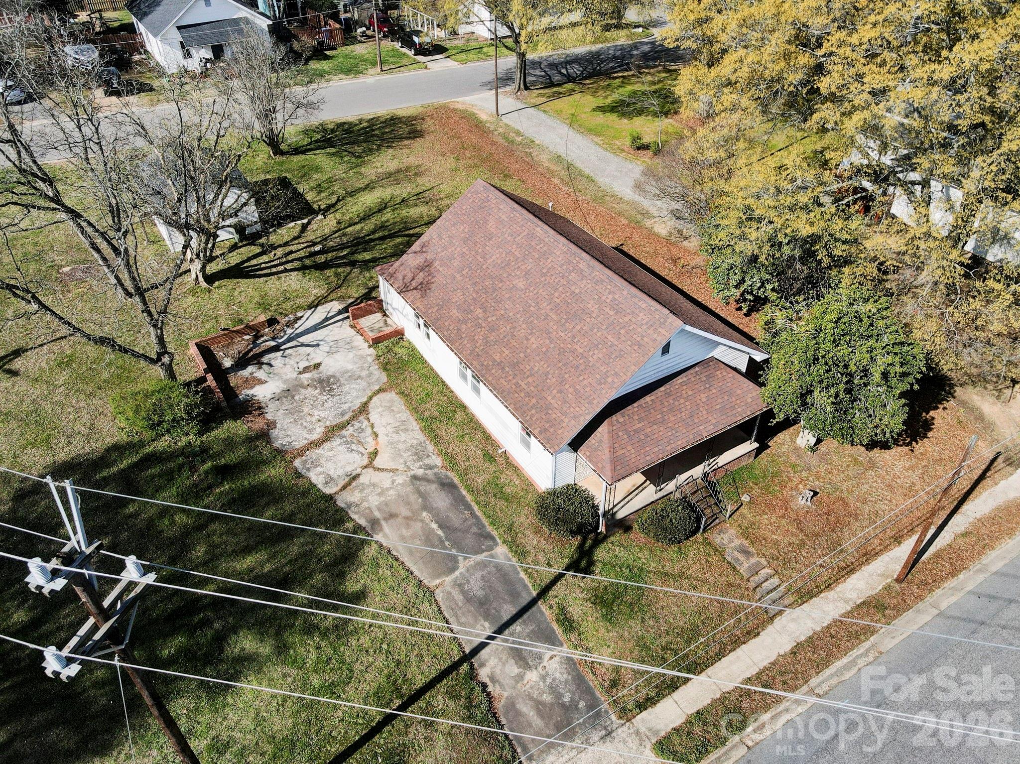 224 W Mills Avenue Property Photo 3
