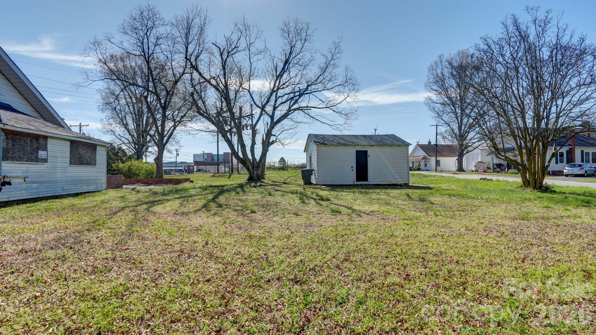 224 W Mills Avenue Property Photo 4