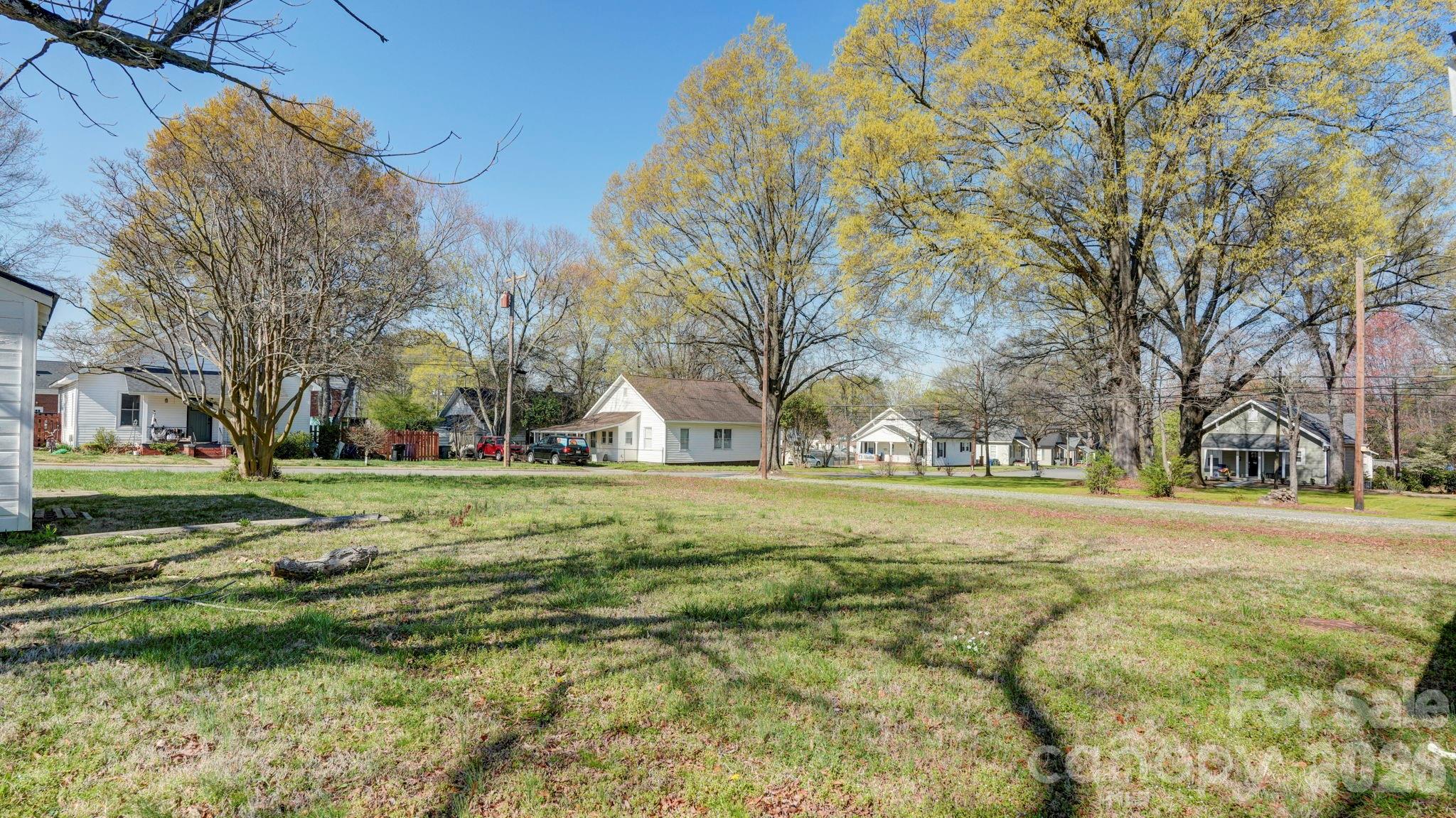 224 W Mills Avenue Property Photo 5