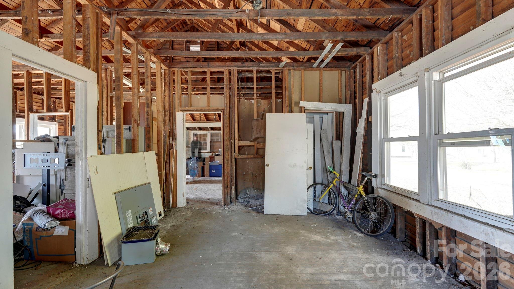 224 W Mills Avenue Property Photo 6