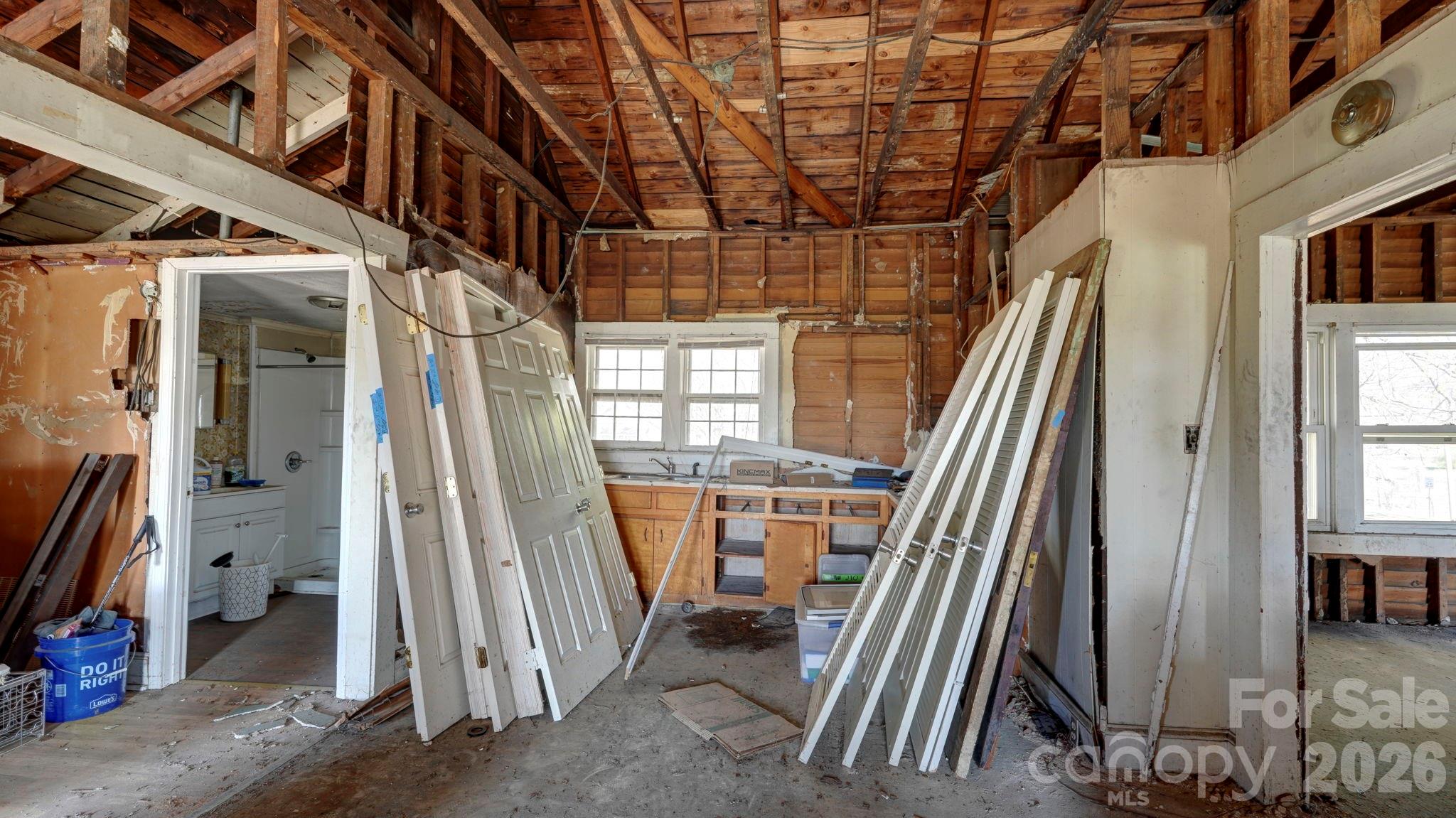 224 W Mills Avenue Property Photo 7