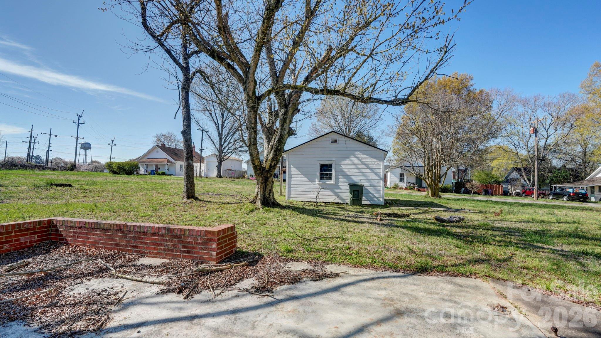 224 W Mills Avenue Property Photo 12