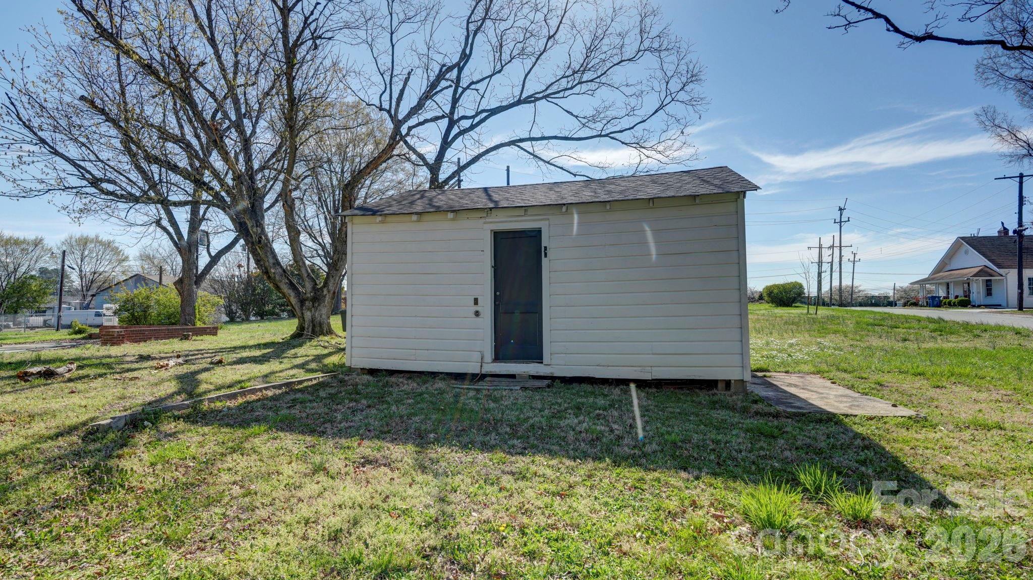 224 W Mills Avenue Property Photo 18