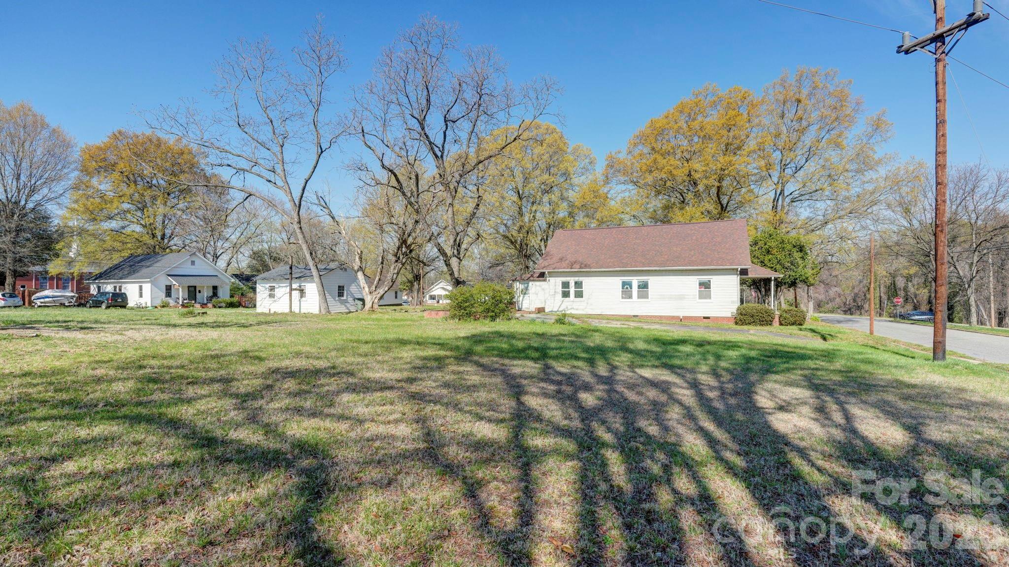 224 W Mills Avenue Property Photo 20