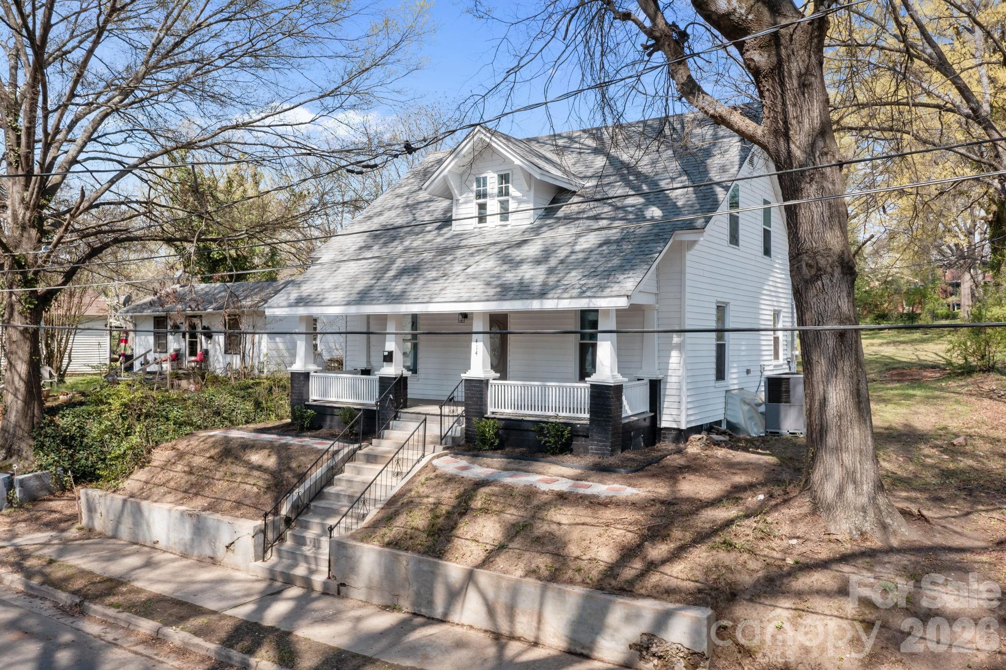 414 W Sharpe Street Property Photo 2