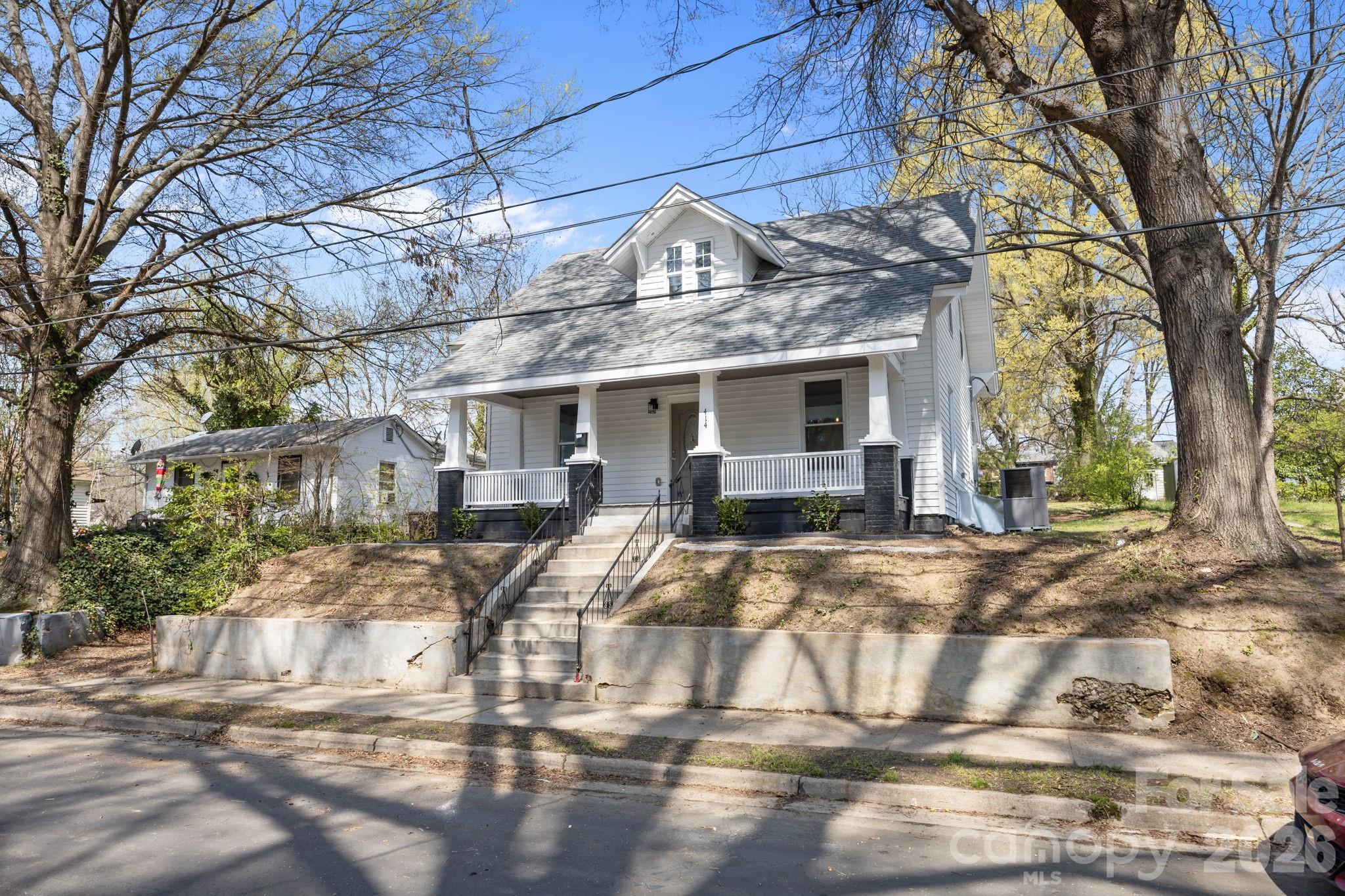 414 W Sharpe Street Property Photo 3