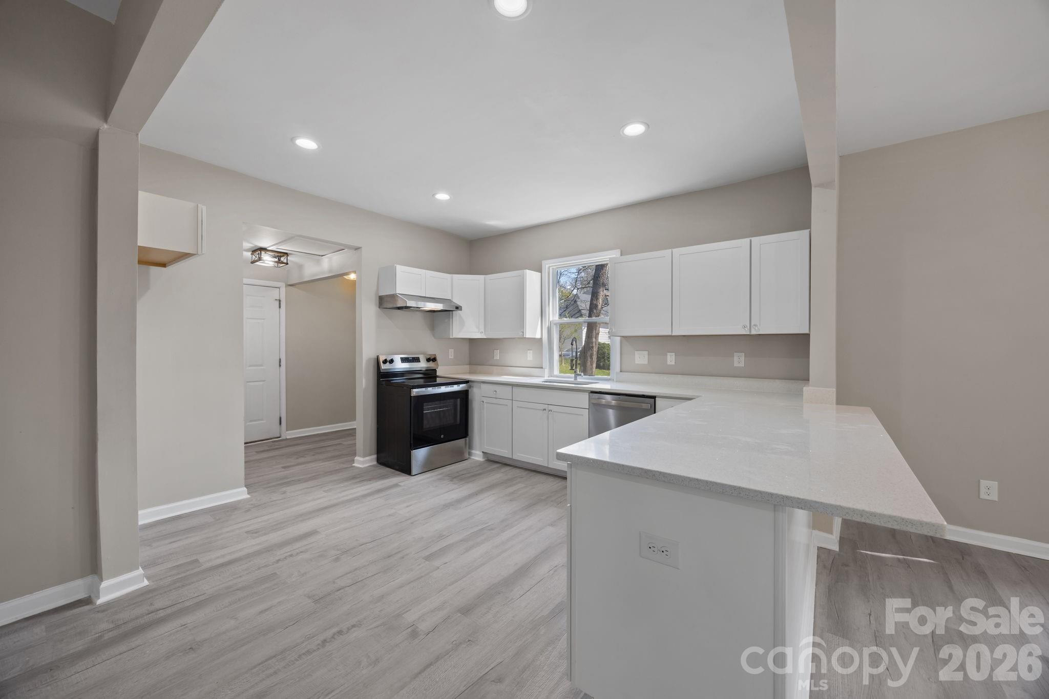 414 W Sharpe Street Property Photo 8