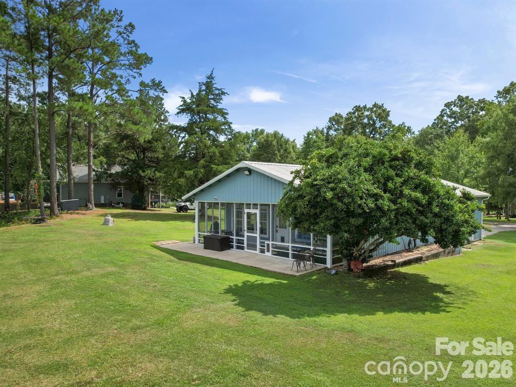 275 S Waters Edge Drive Property Photo 2