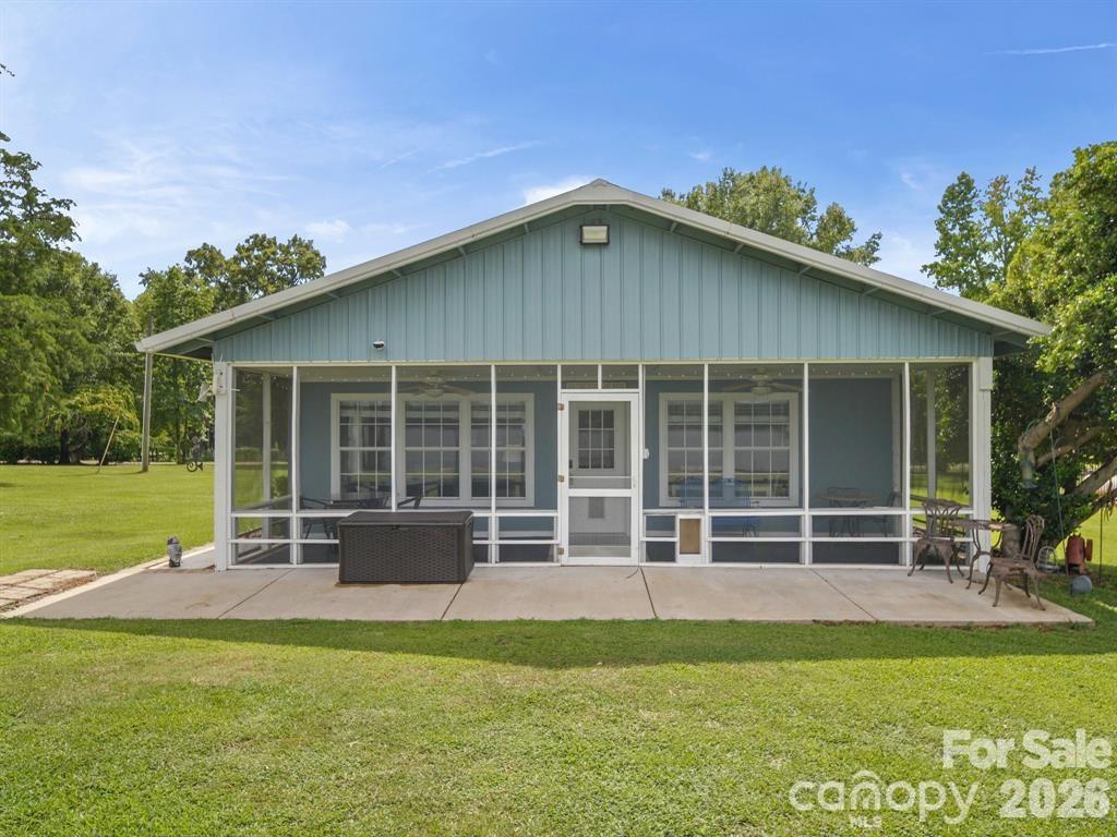 275 S Waters Edge Drive Property Photo 3