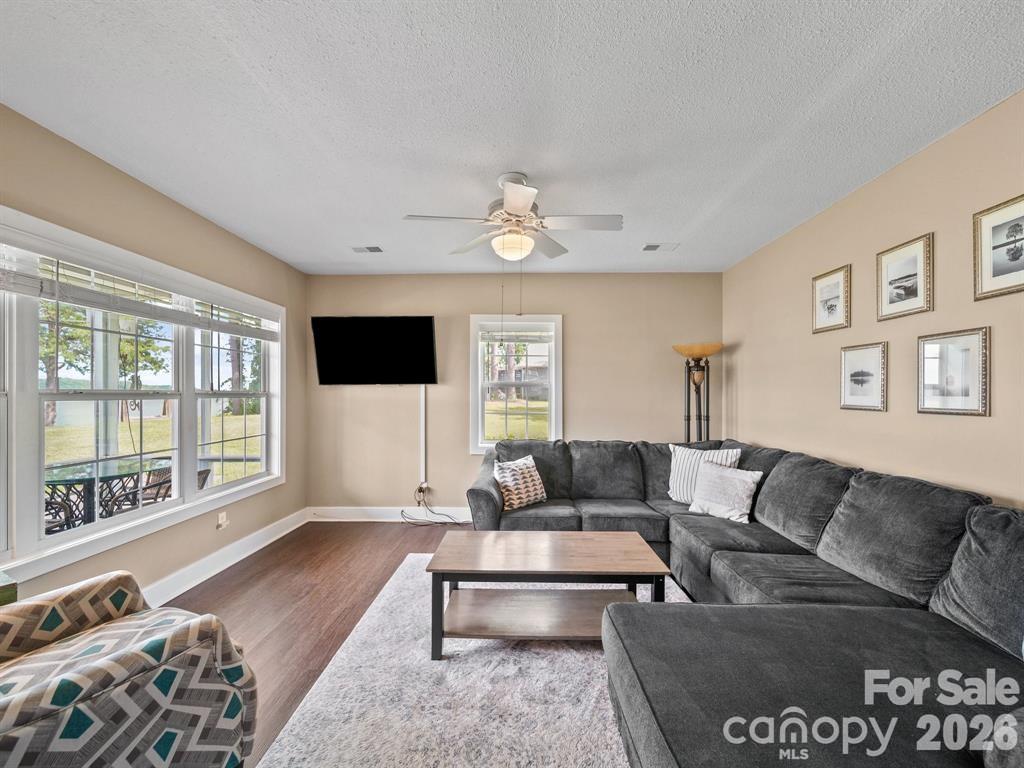 275 S Waters Edge Drive Property Photo 9