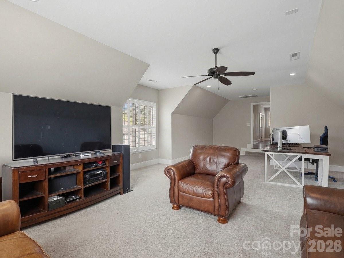 1015 Golden Bell Drive Property Photo 40