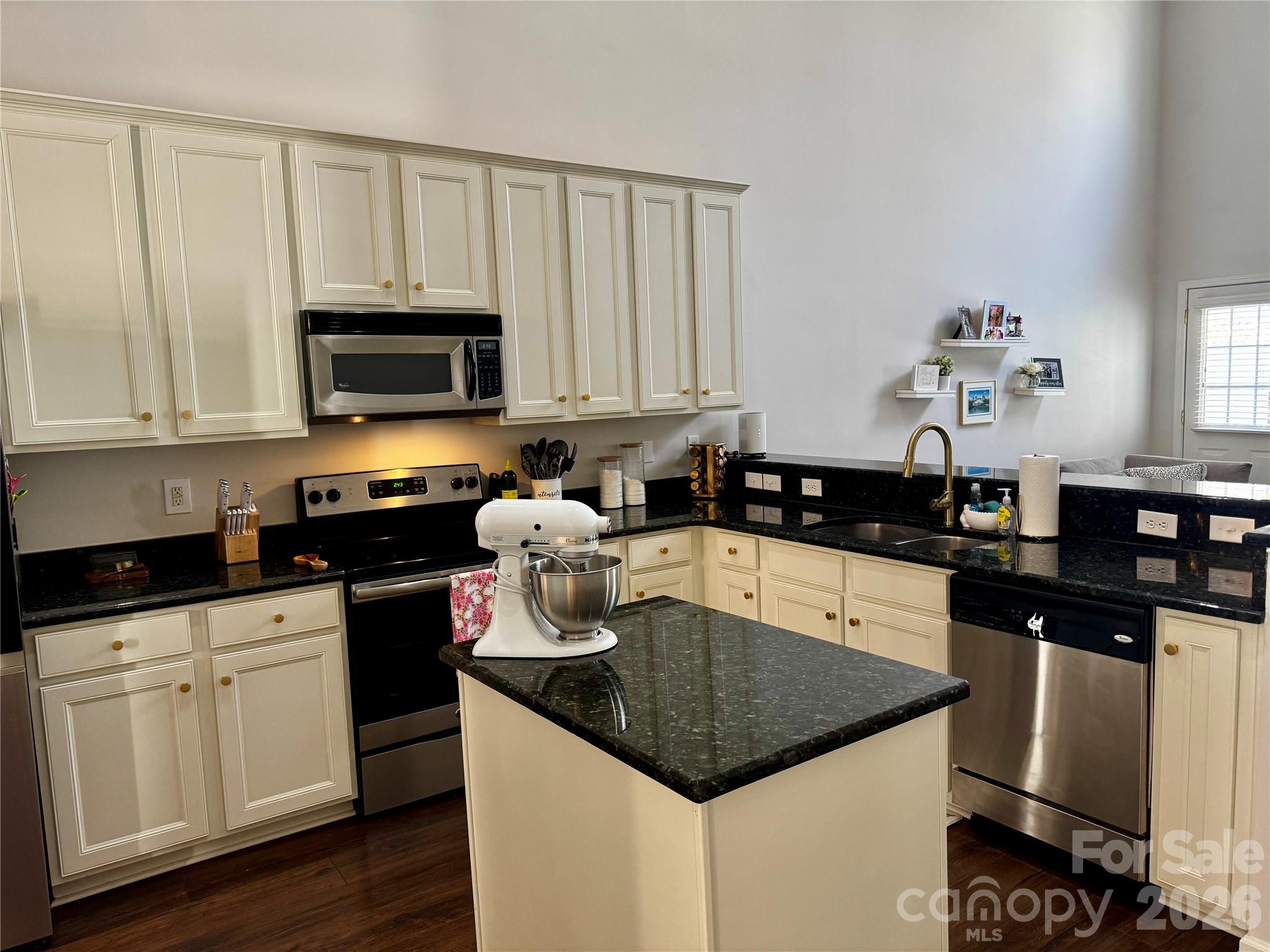 337 Rose Garden Court Property Photo 6