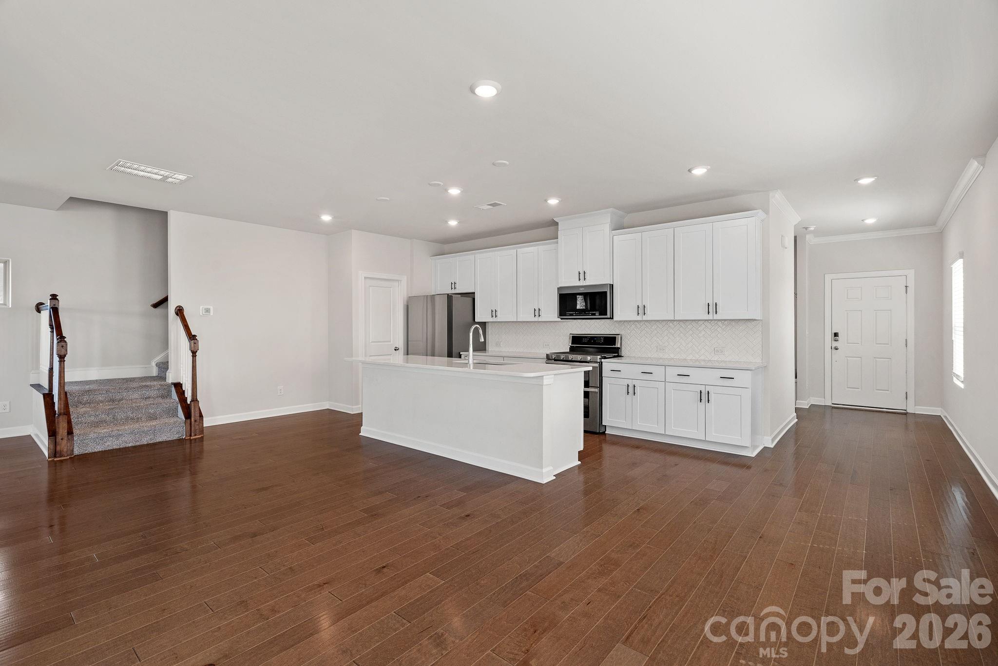 11935 Red Leaf Drive Property Photo 6