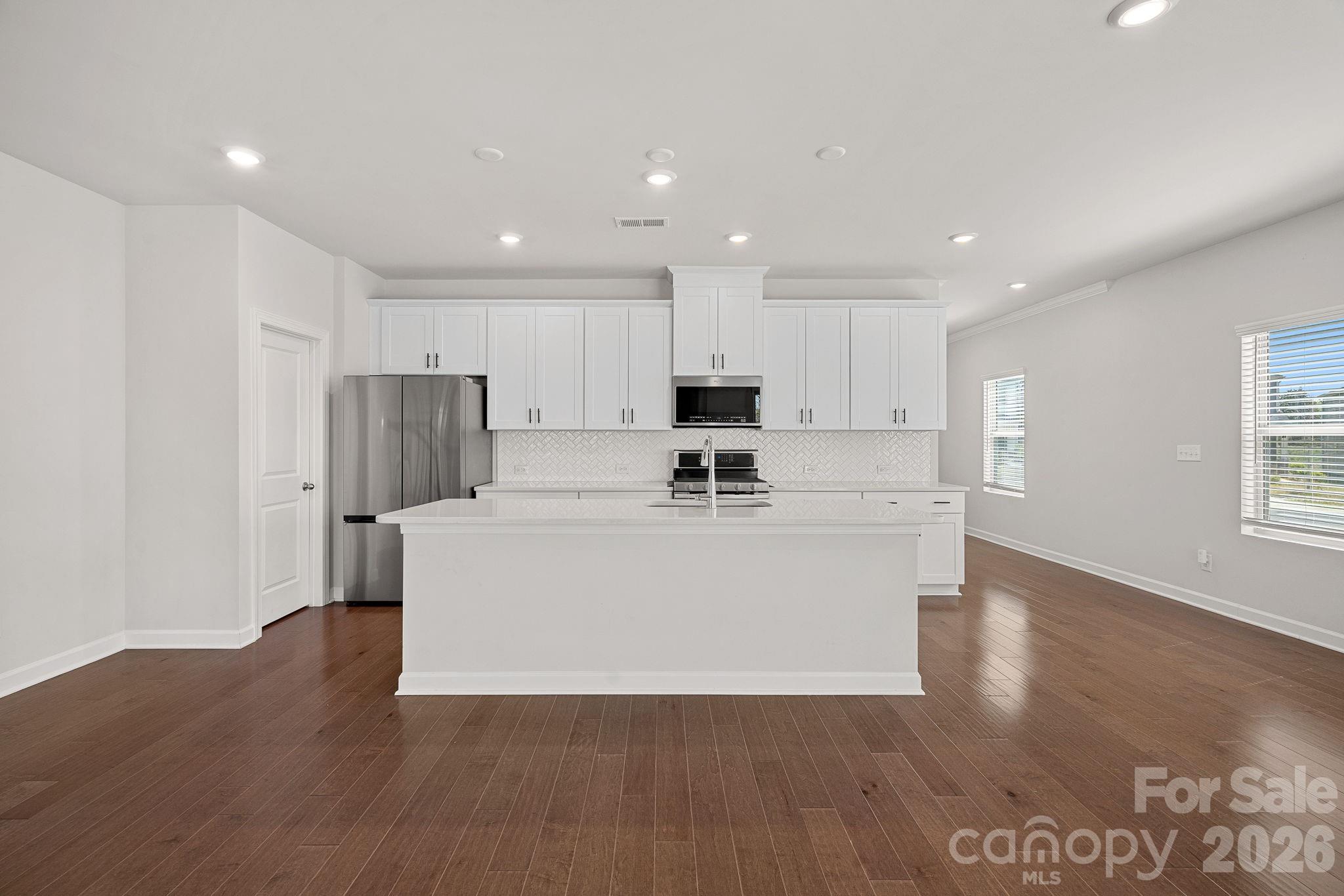 11935 Red Leaf Drive Property Photo 8