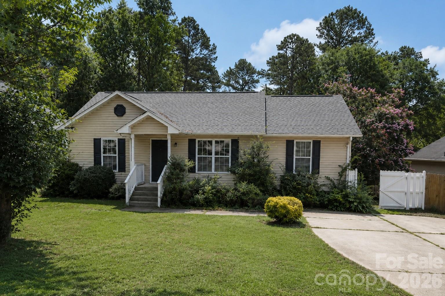 615 Flicker Street Property Photo 1