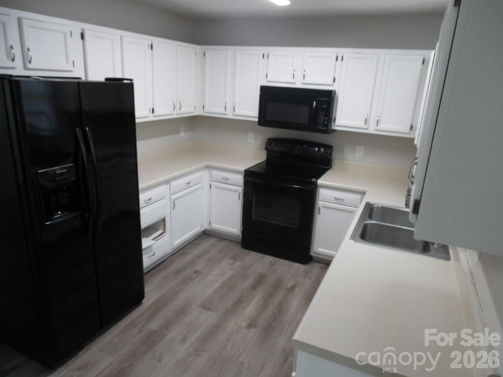 615 Flicker Street Property Photo 3