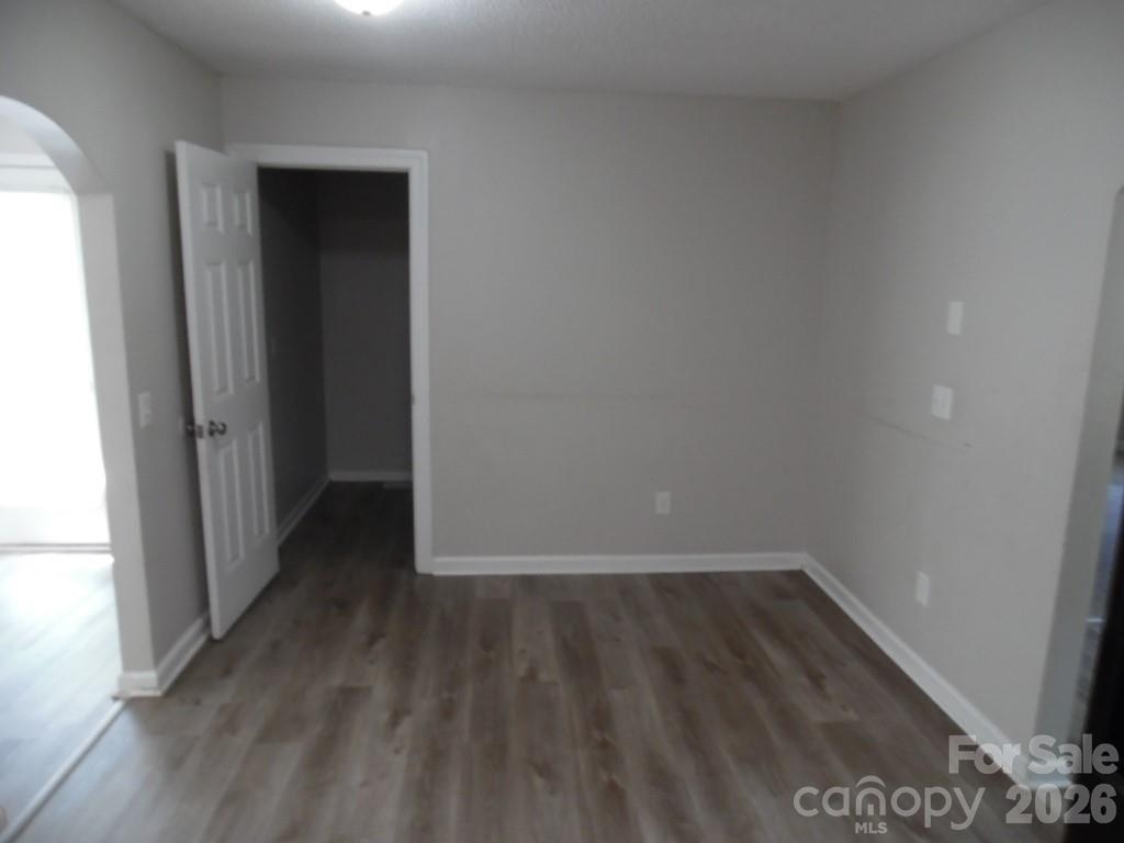 615 Flicker Street Property Photo 4