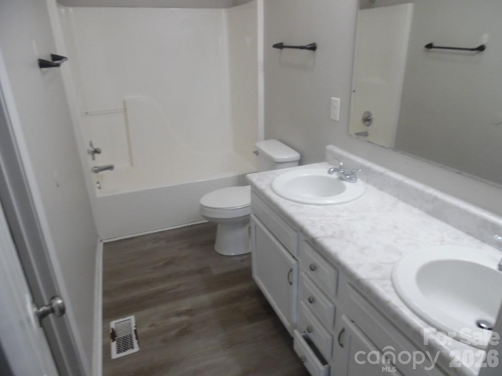 615 Flicker Street Property Photo 9