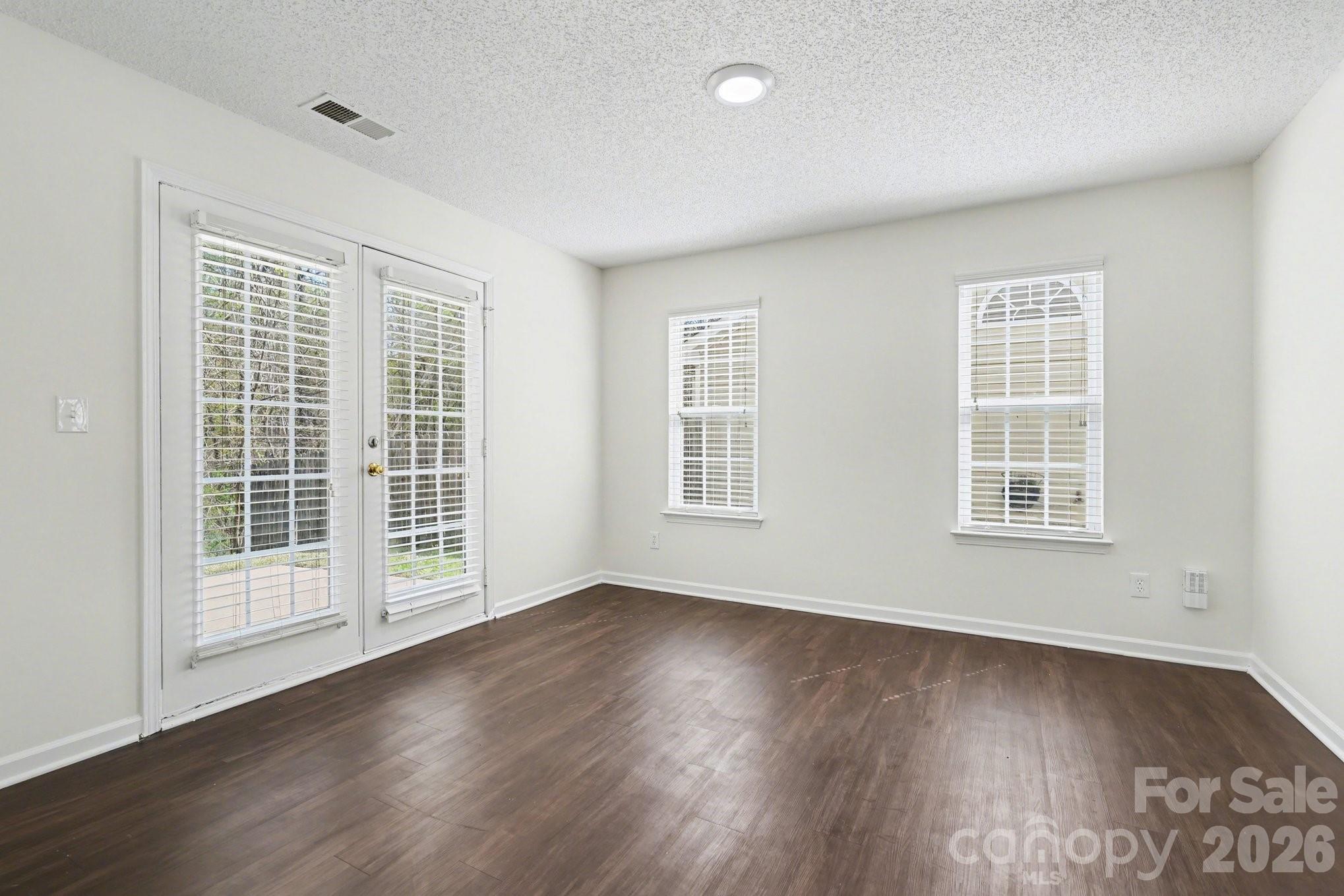 6308 Dumont Lane Property Photo 9