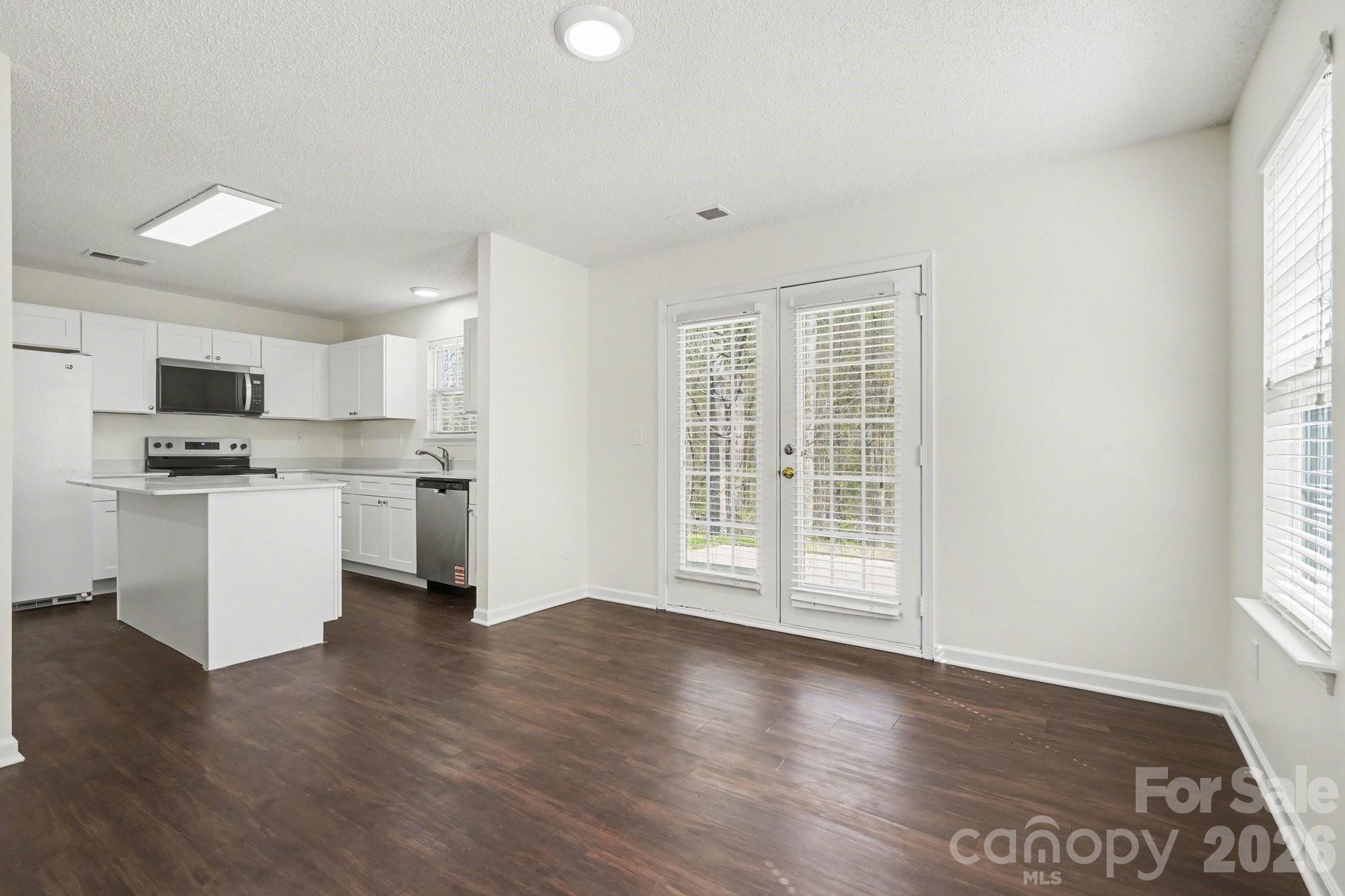 6308 Dumont Lane Property Photo 11