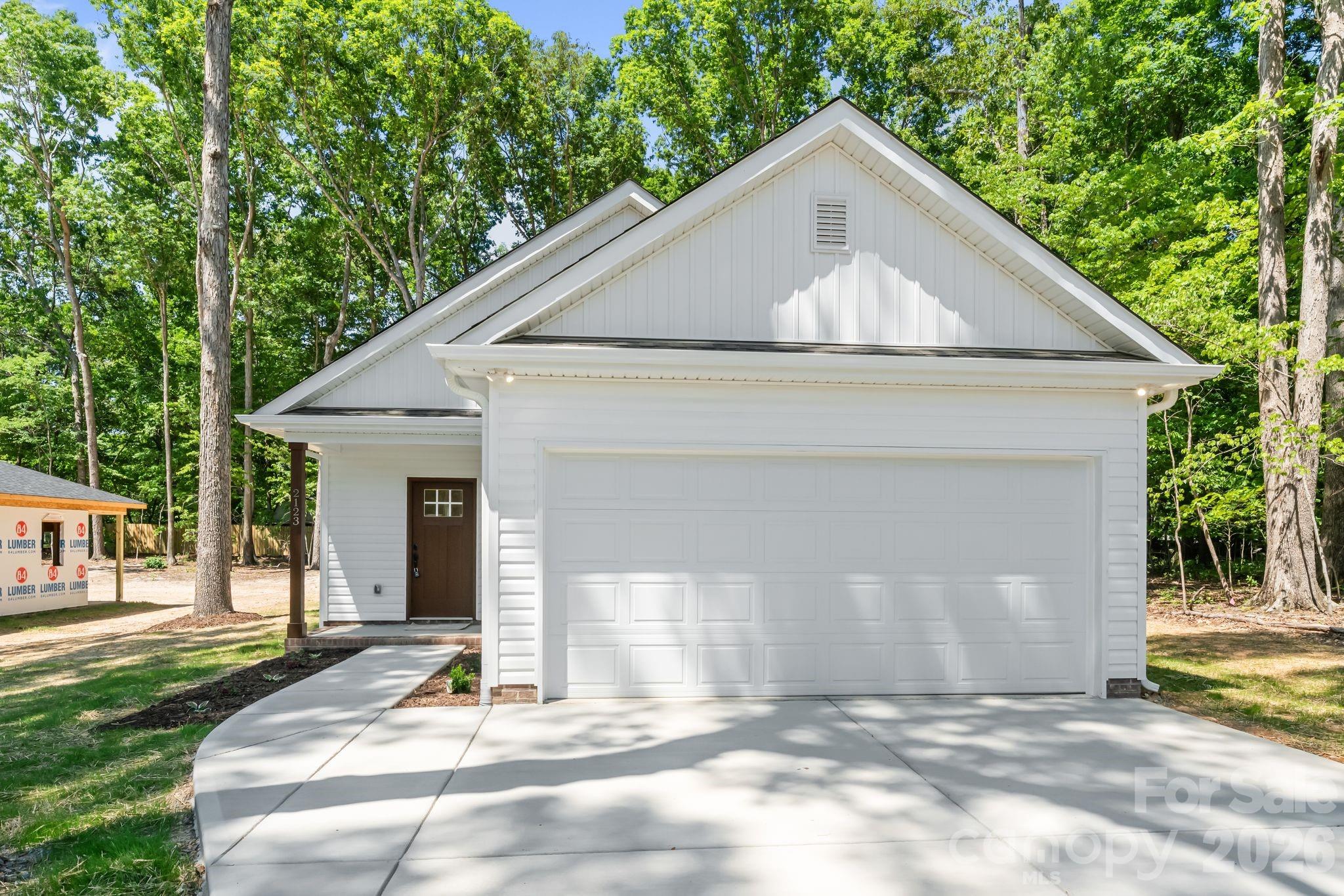 2123 Woodhurst Lane Property Photo 1