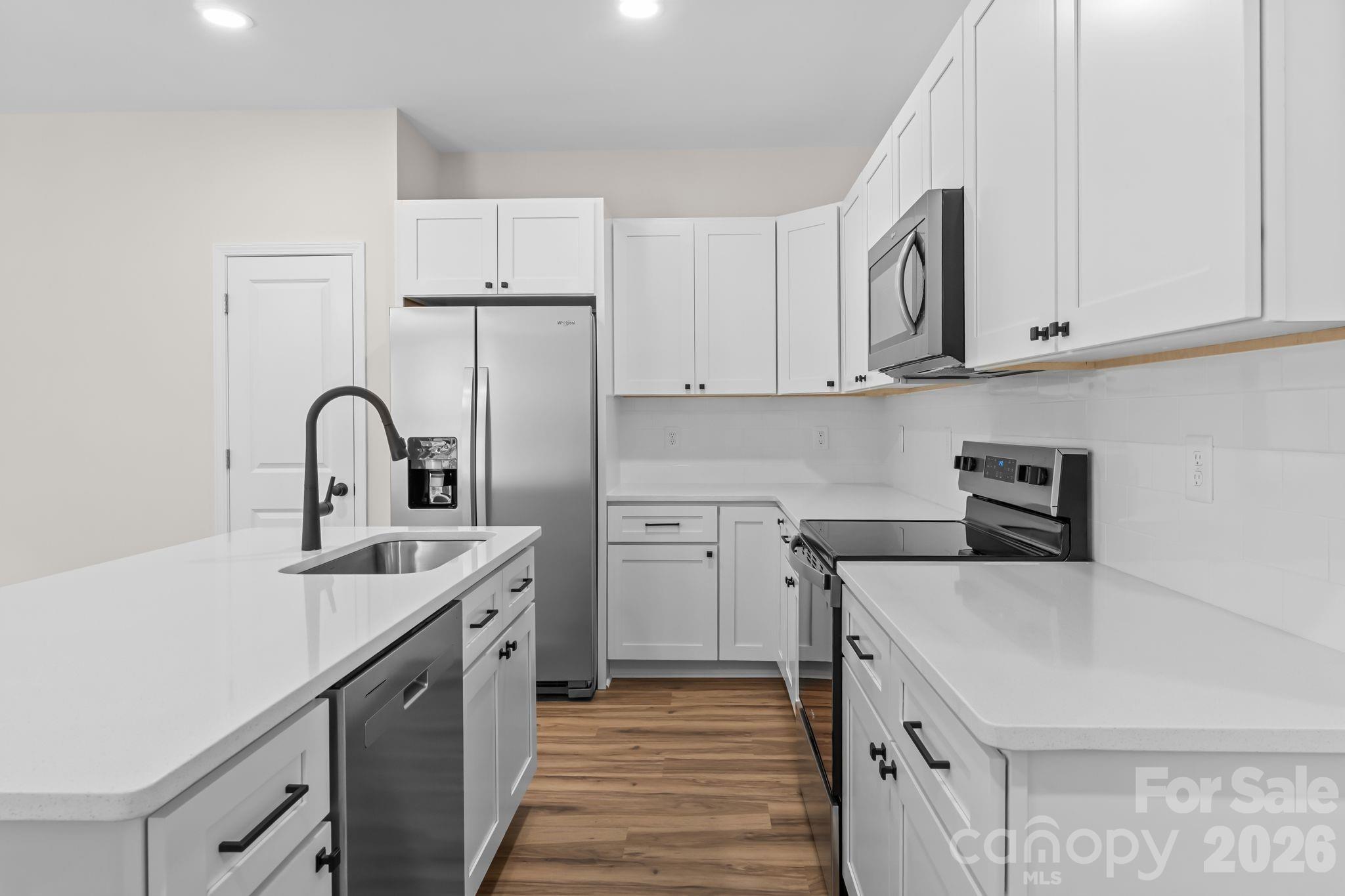 2123 Woodhurst Lane Property Photo 4