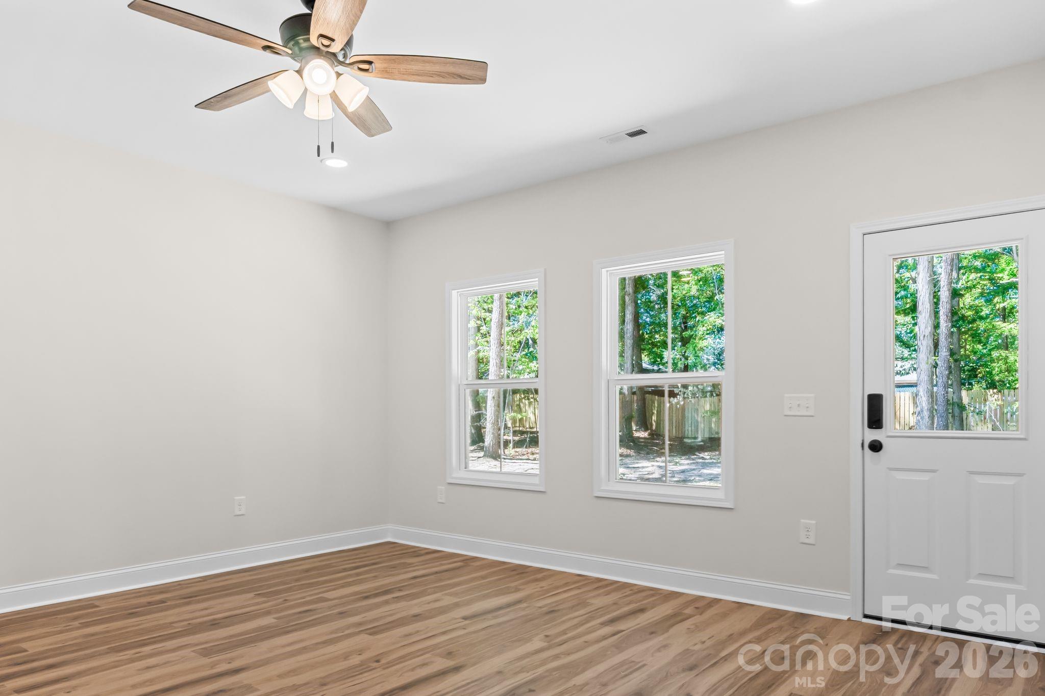 2123 Woodhurst Lane Property Photo 9
