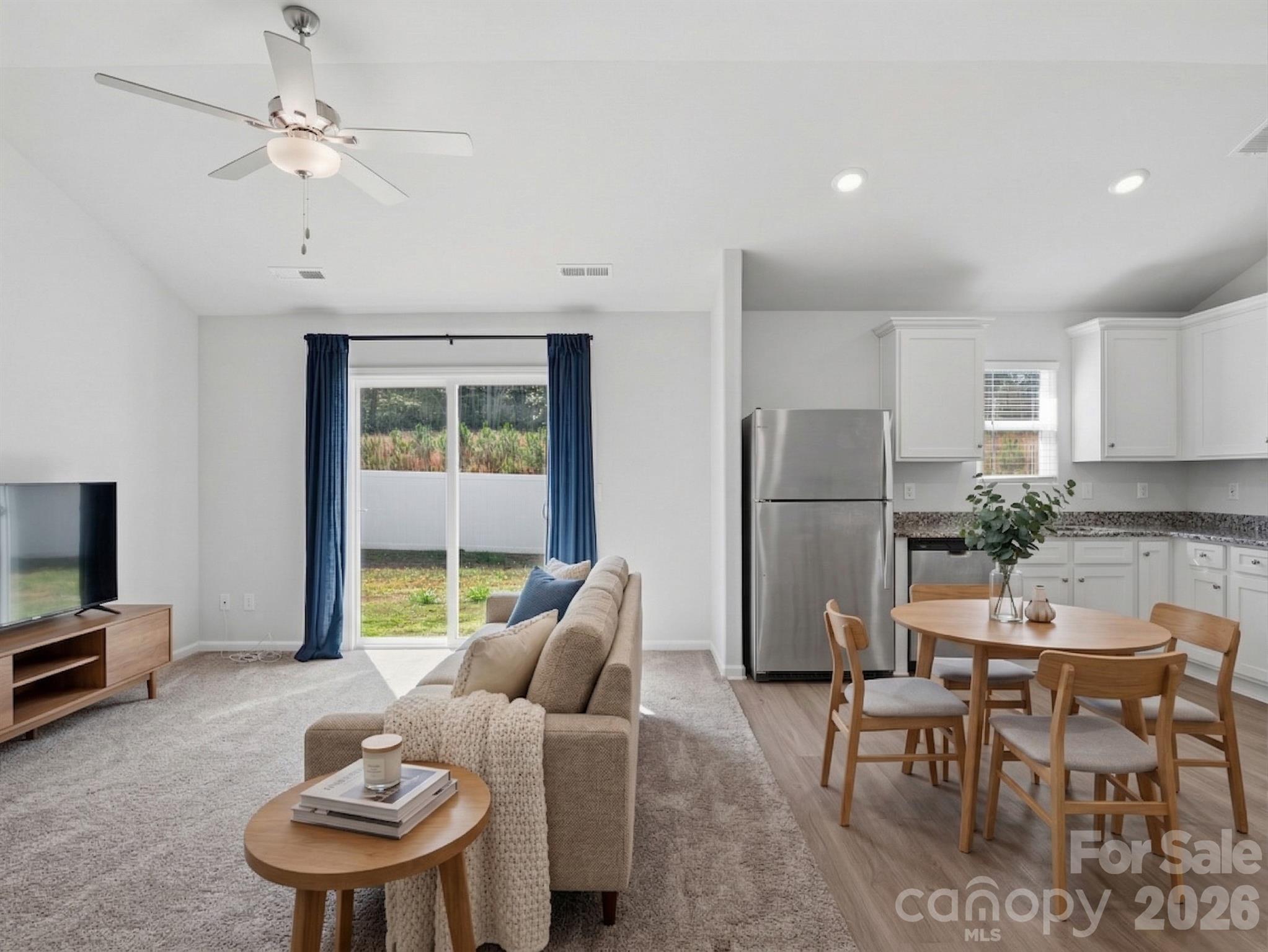 662 E Lamorak Place Property Photo 7