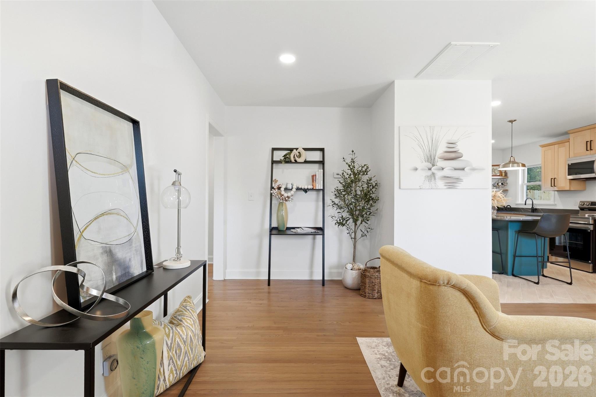2414 Belfast Drive Property Photo 4
