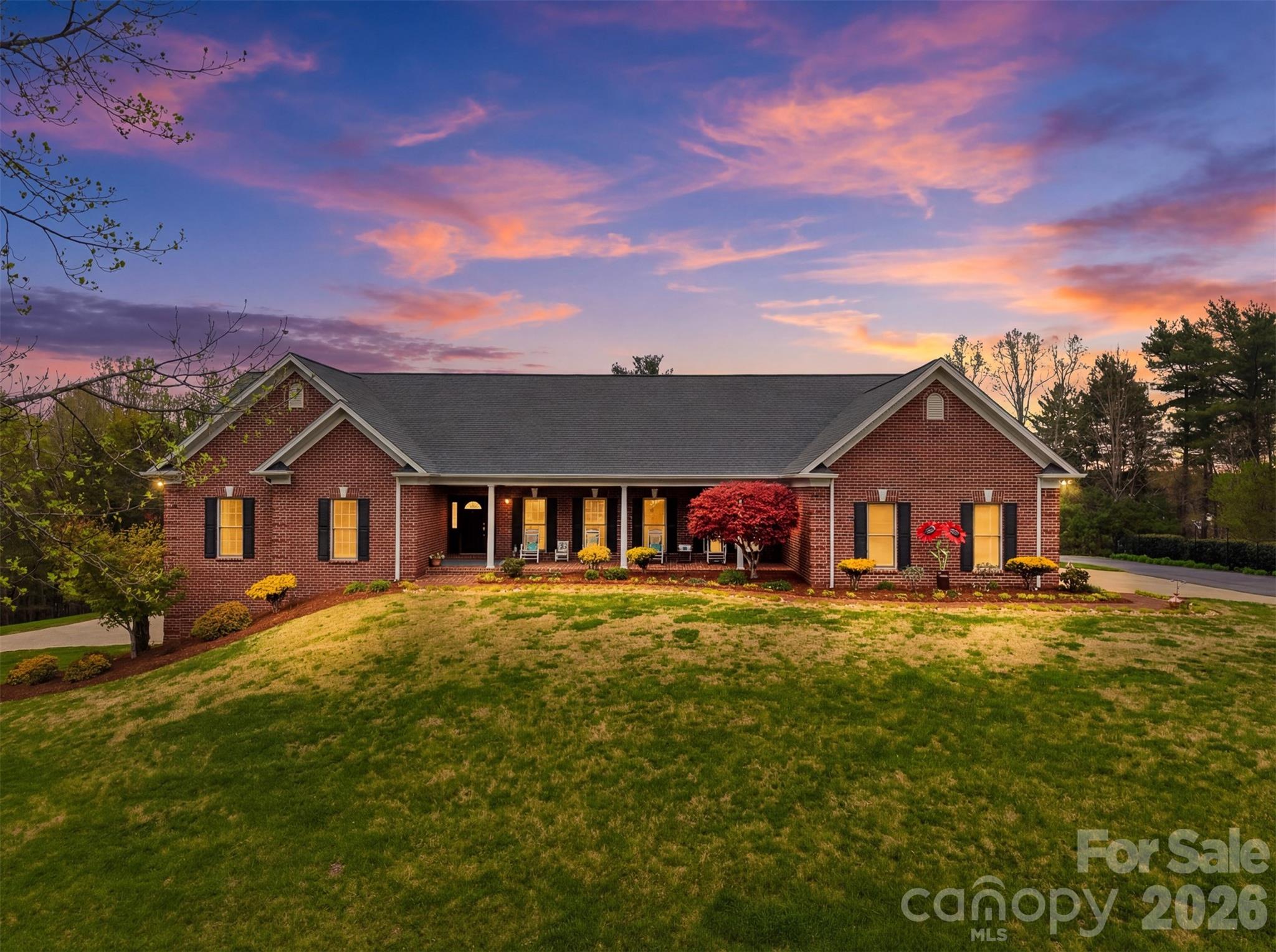 3330 Shamrock Heights Property Photo 1