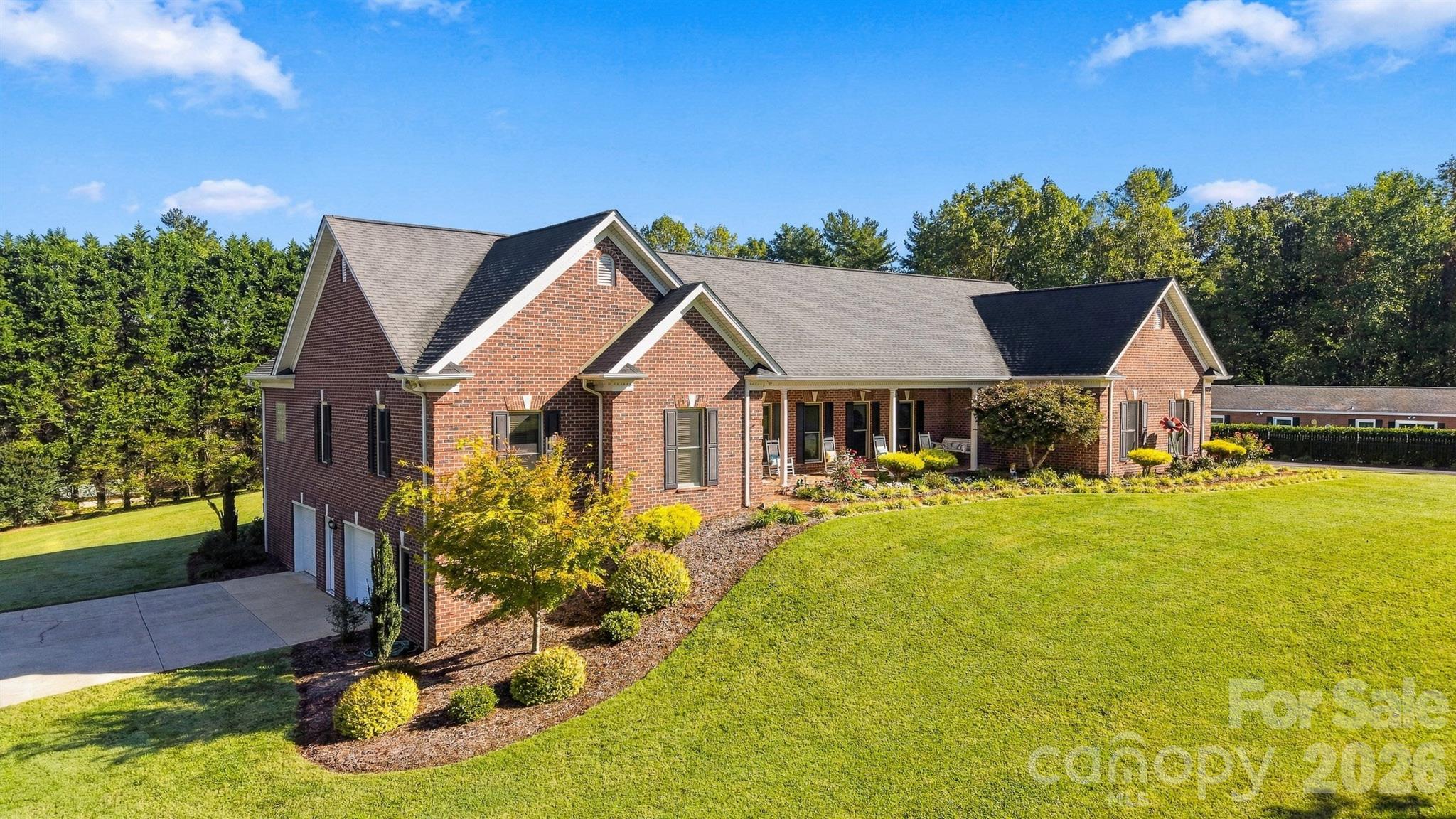 3330 Shamrock Heights Property Photo 1