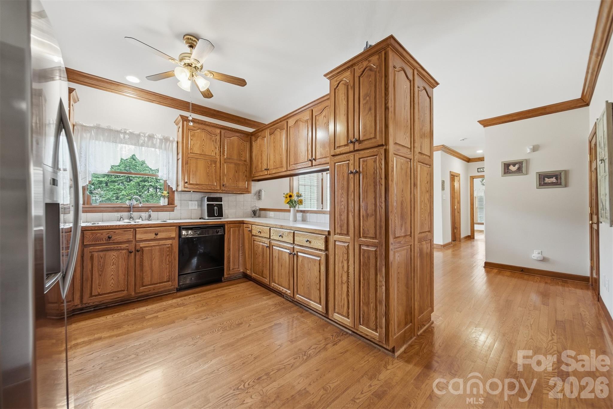 3330 Shamrock Heights Property Photo 6